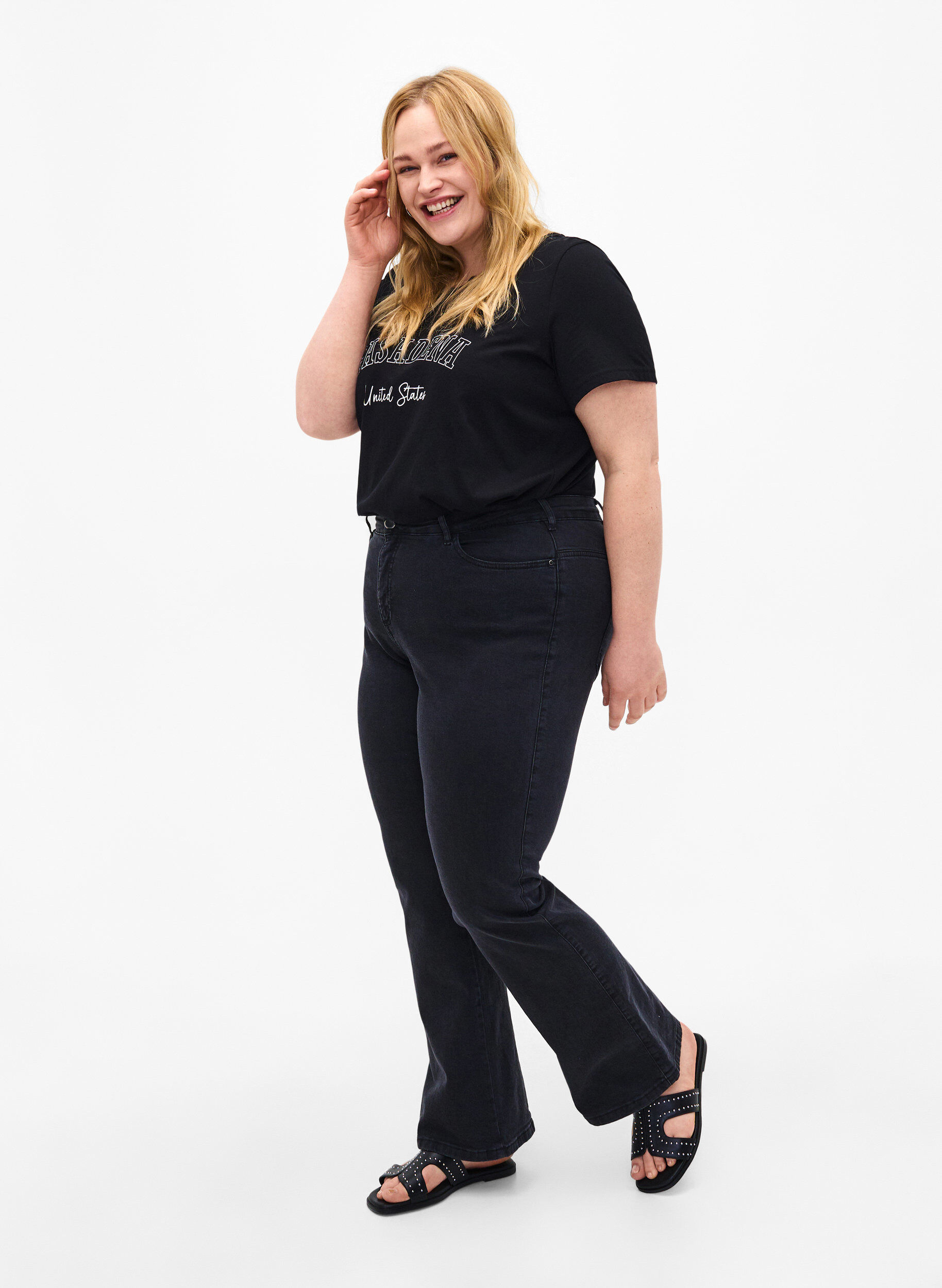 ZizziT-Shirt aus Baumwolle mit Textaufdruck, Black W. Pasadena, Model image number 2