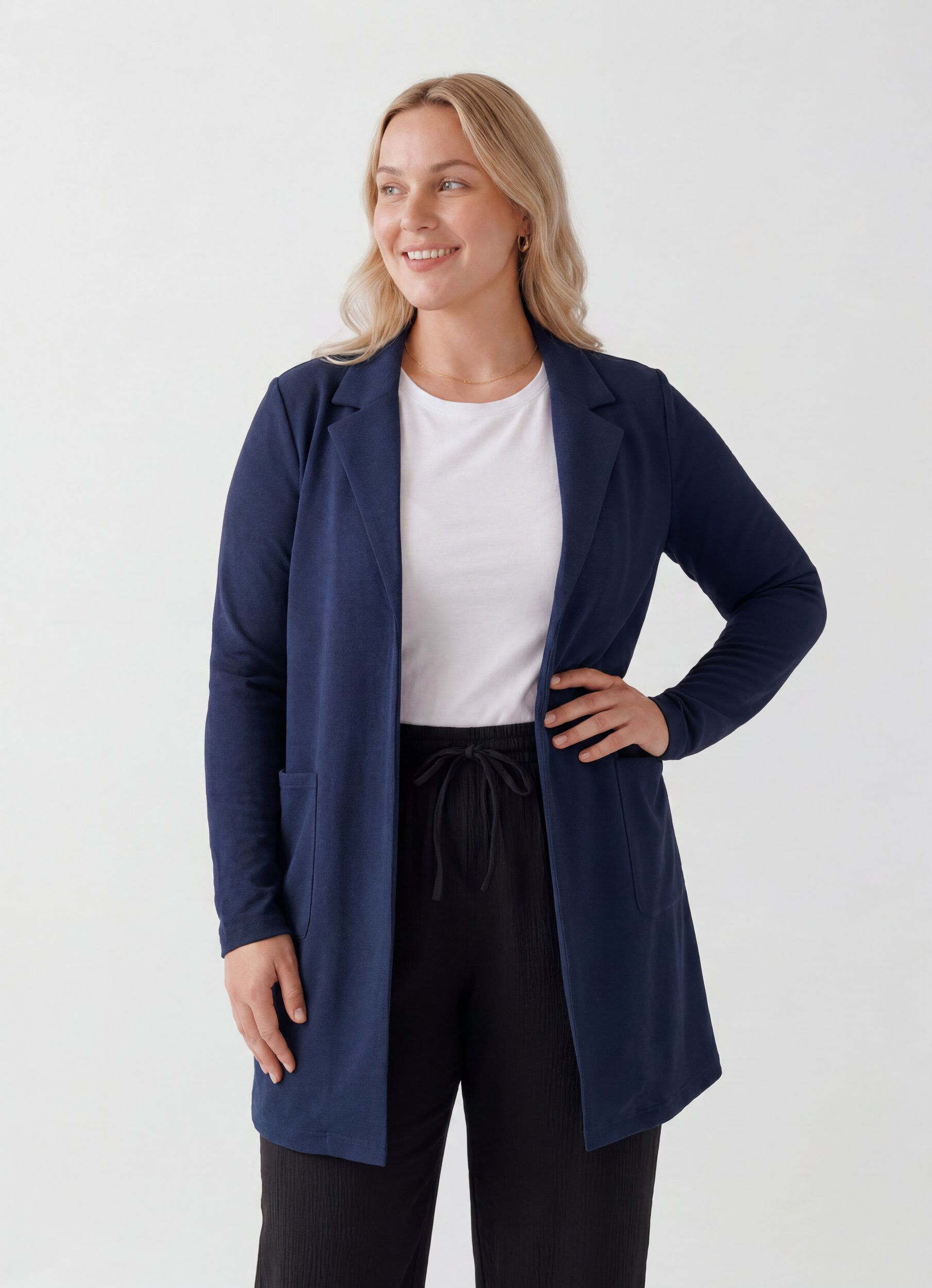 Lange Blazer mit Taschen, Blau, Model