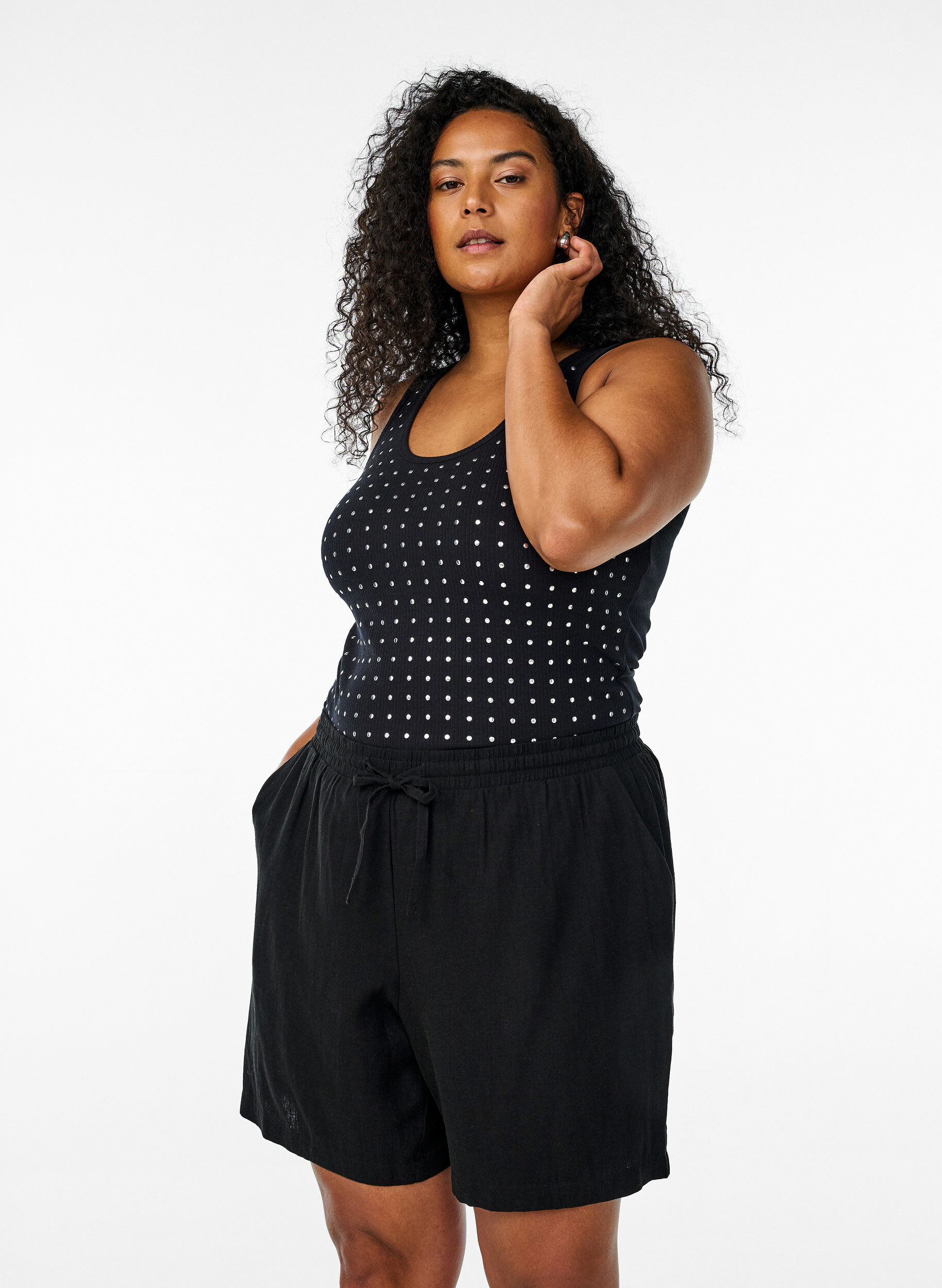 Lockere Shorts aus Leinen und Viskose, Schwarz, Model