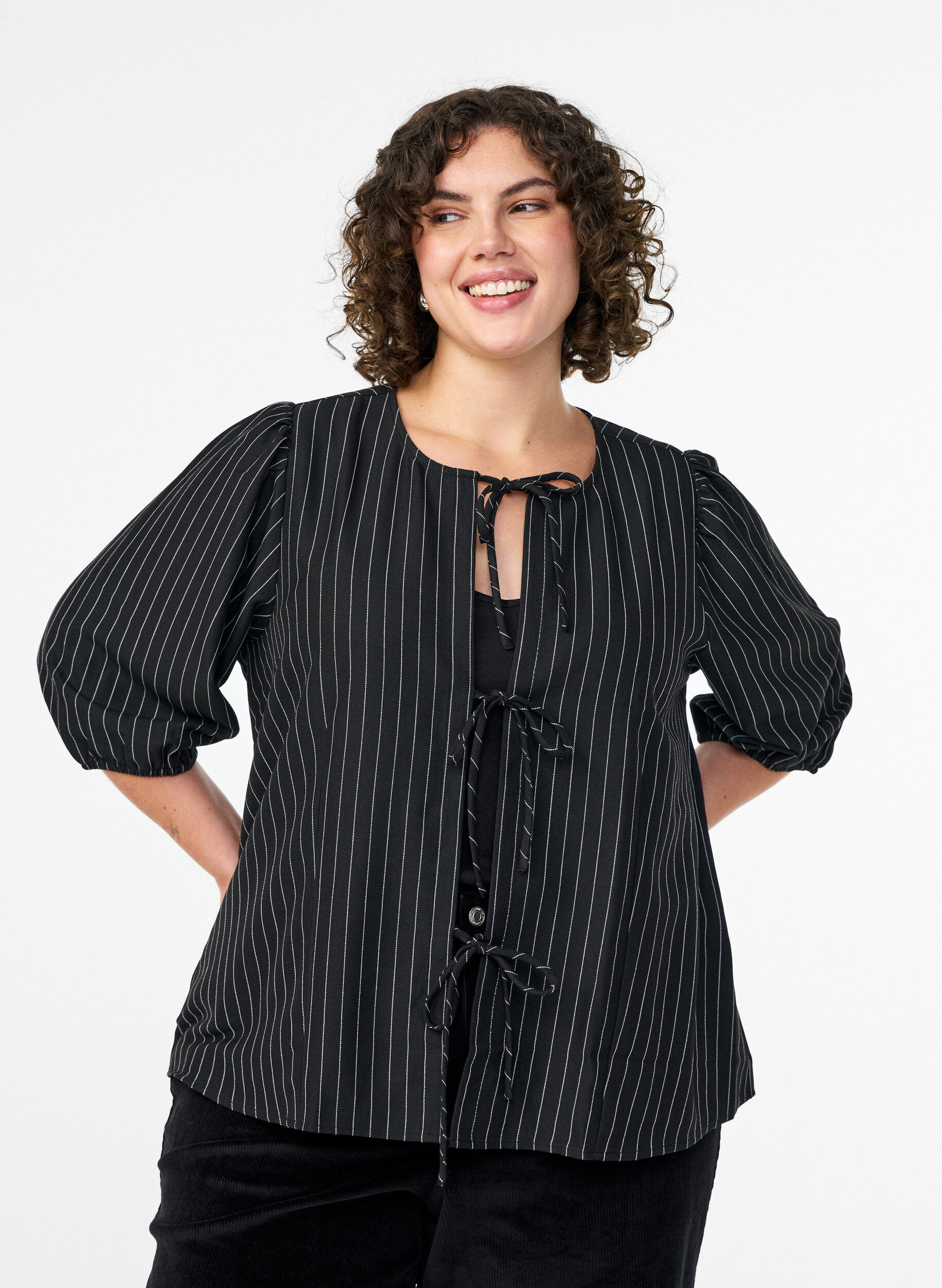 ZizziBluse mit Nadelstreifen und Bindeb&auml;ndern, Schwarz, Model image number 0