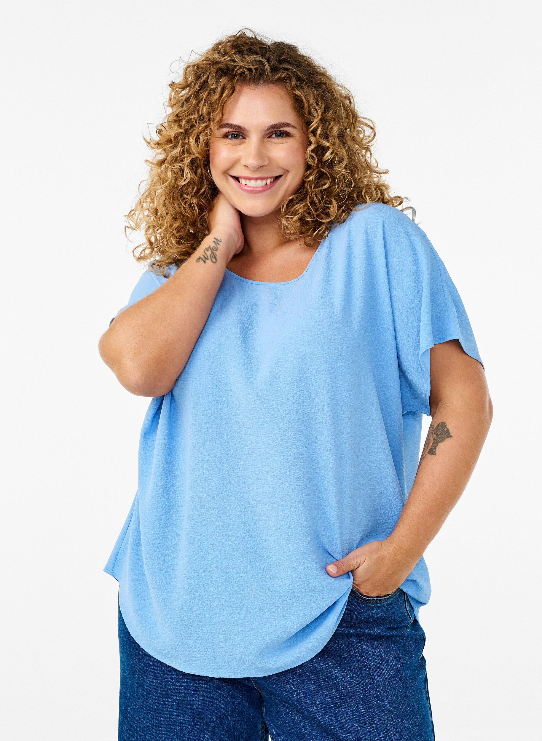 ZizziBluse mit kurzen &Auml;rmeln und einem Rundhalsausschnitt, Blau, Model image number 0