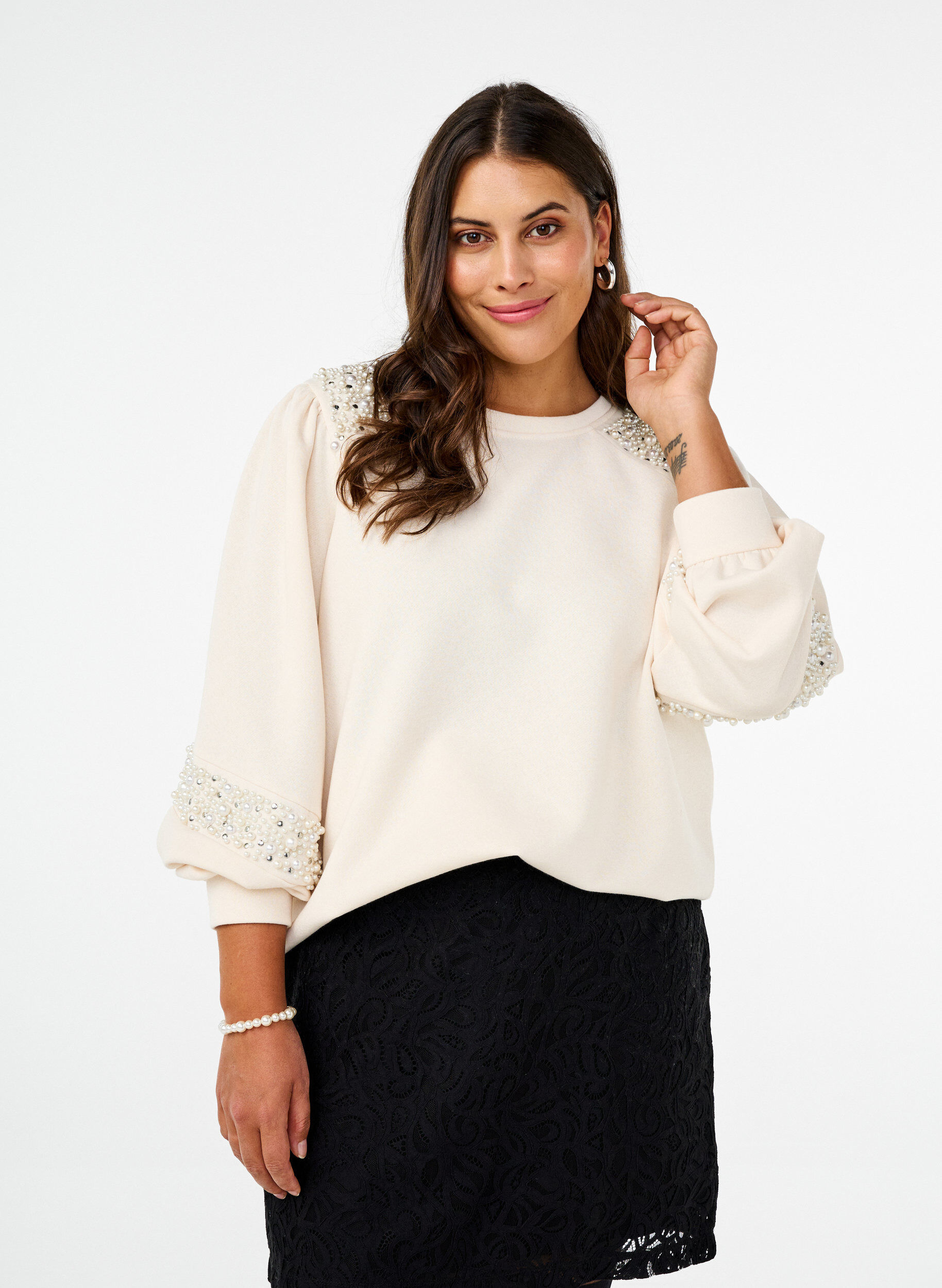 ZizziSweatshirt mit Perlendetails, Buttercream, Model image number 0