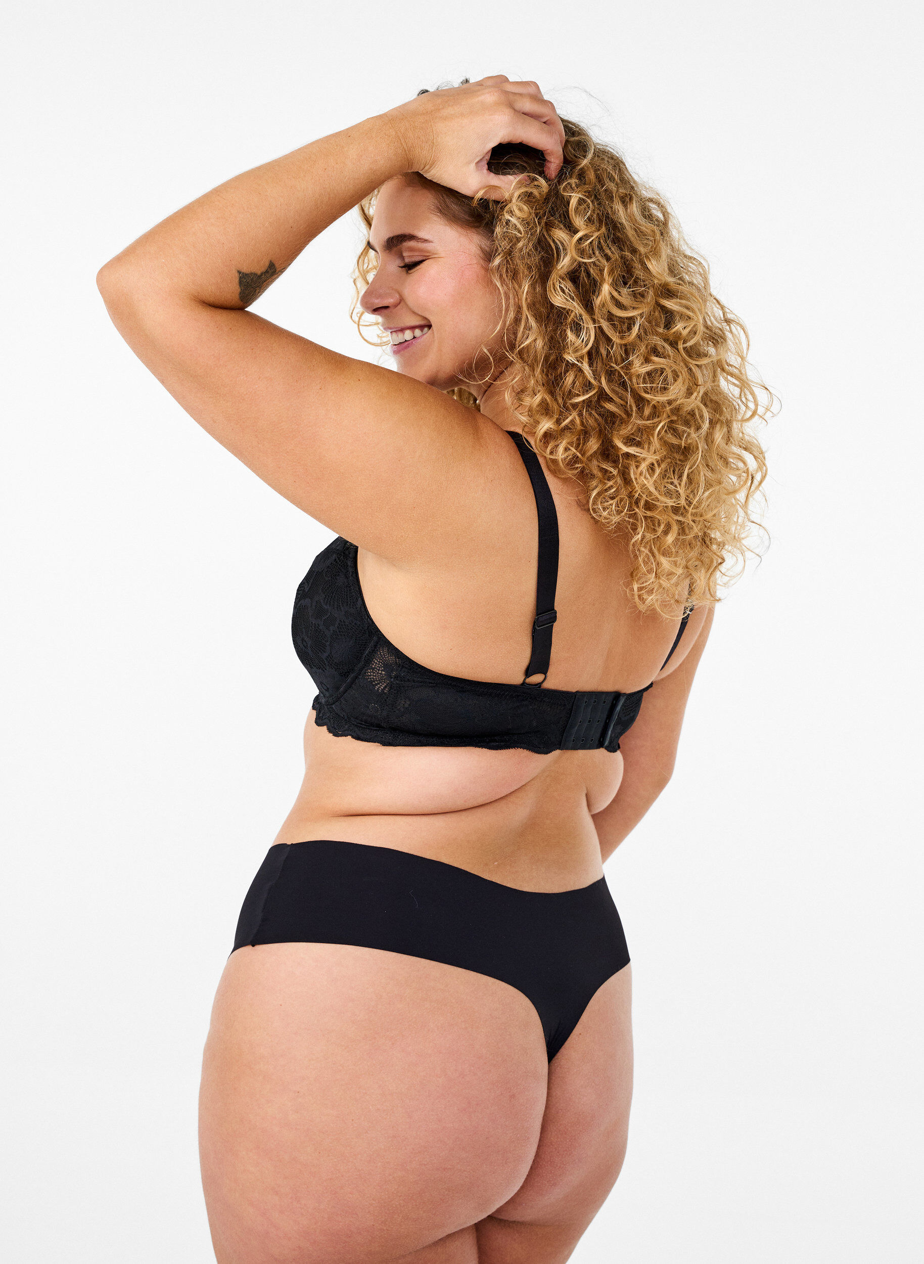 ZizziBH mit durchgehender Spitze, Schwarz, Model image number 2