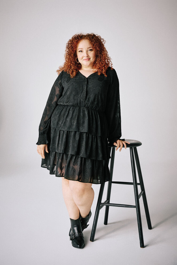 Kleid mit Rüschen, , Model