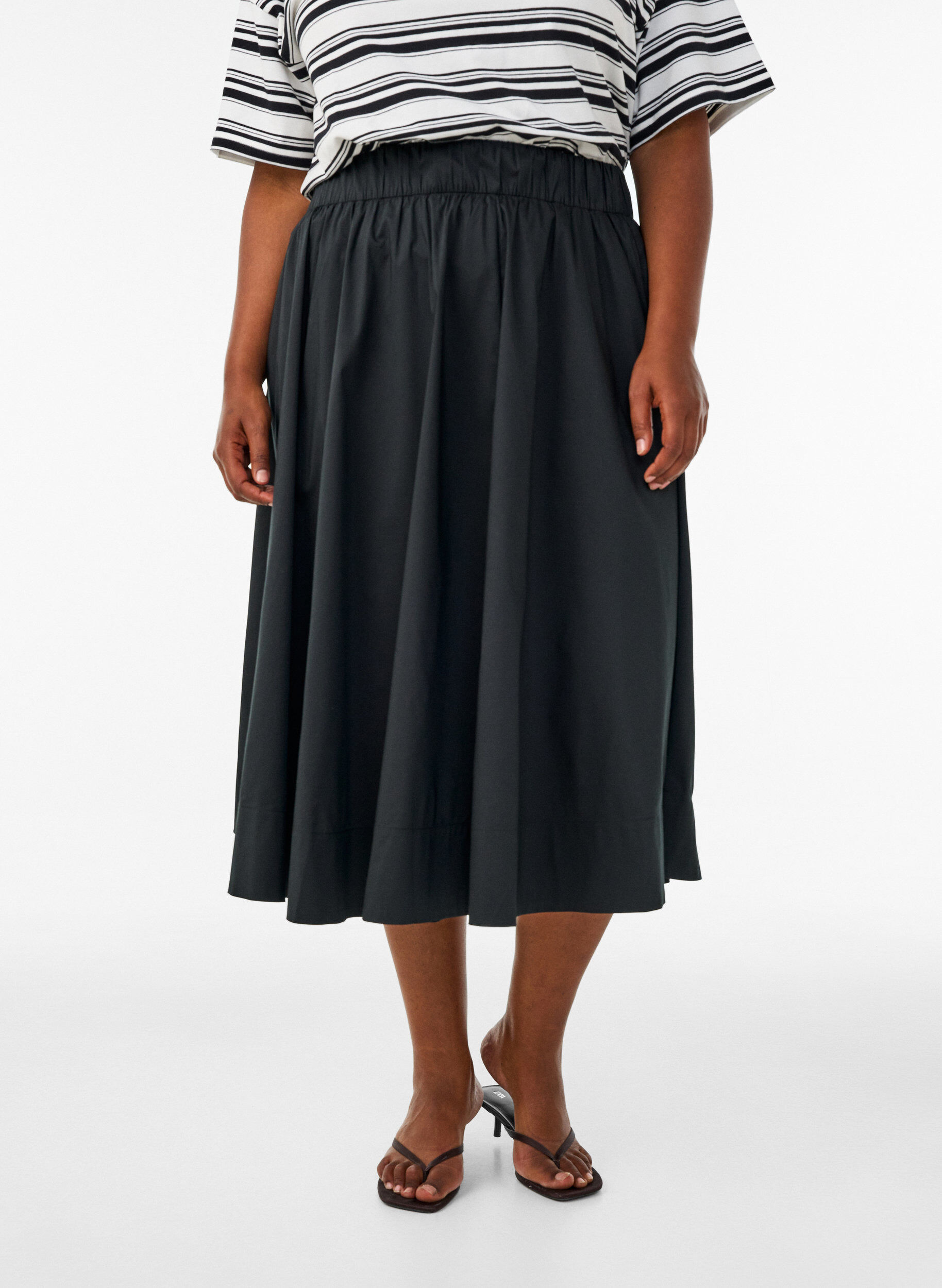 Midirock in weiter A-Linie, Schwarz, Model