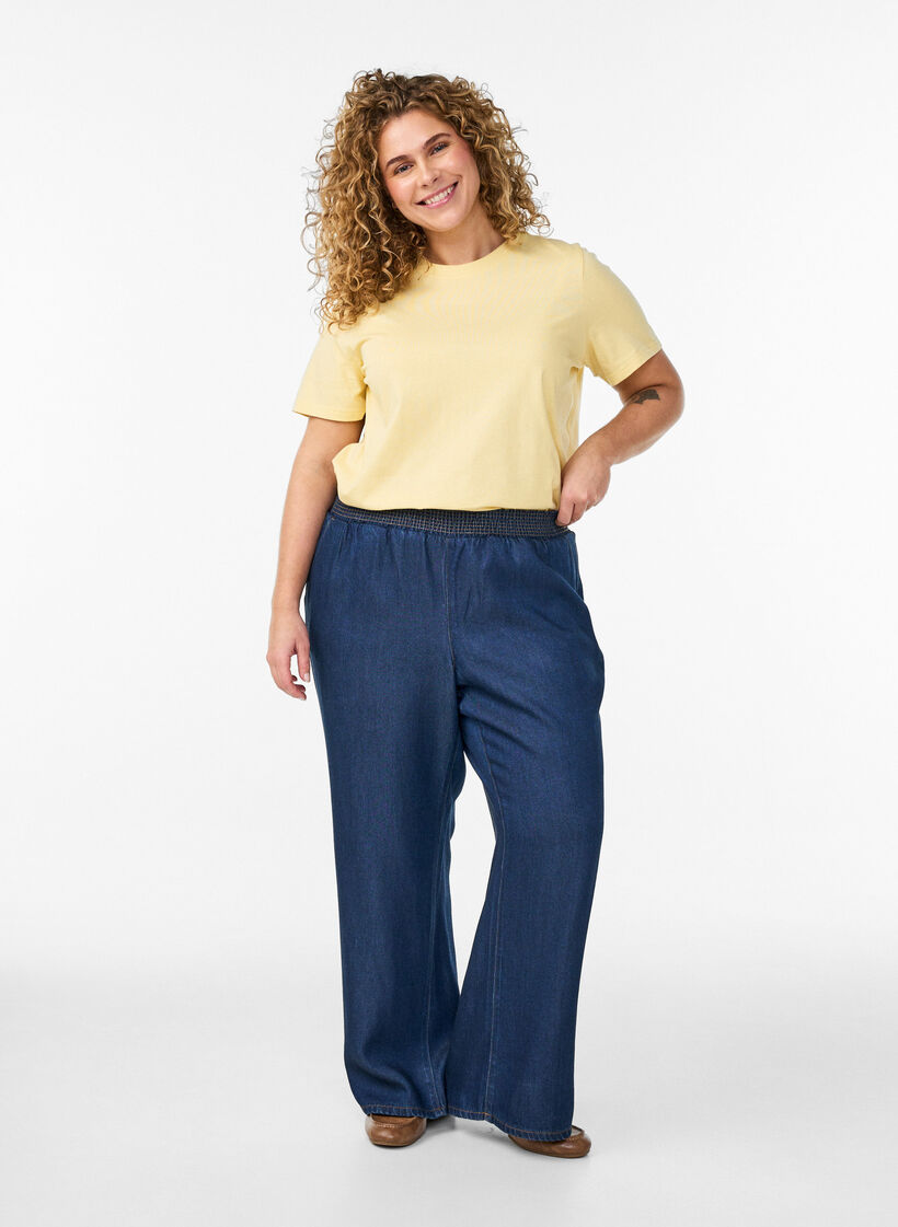 Basic T-Shirt aus Baumwolle mit Rundhalsausschnitt, Gelb, Model image number 1