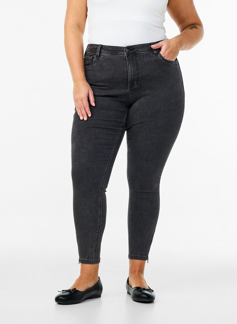 Cropped Amy Jeans mit Rei&szlig;verschluss, Grau, Model image number 3