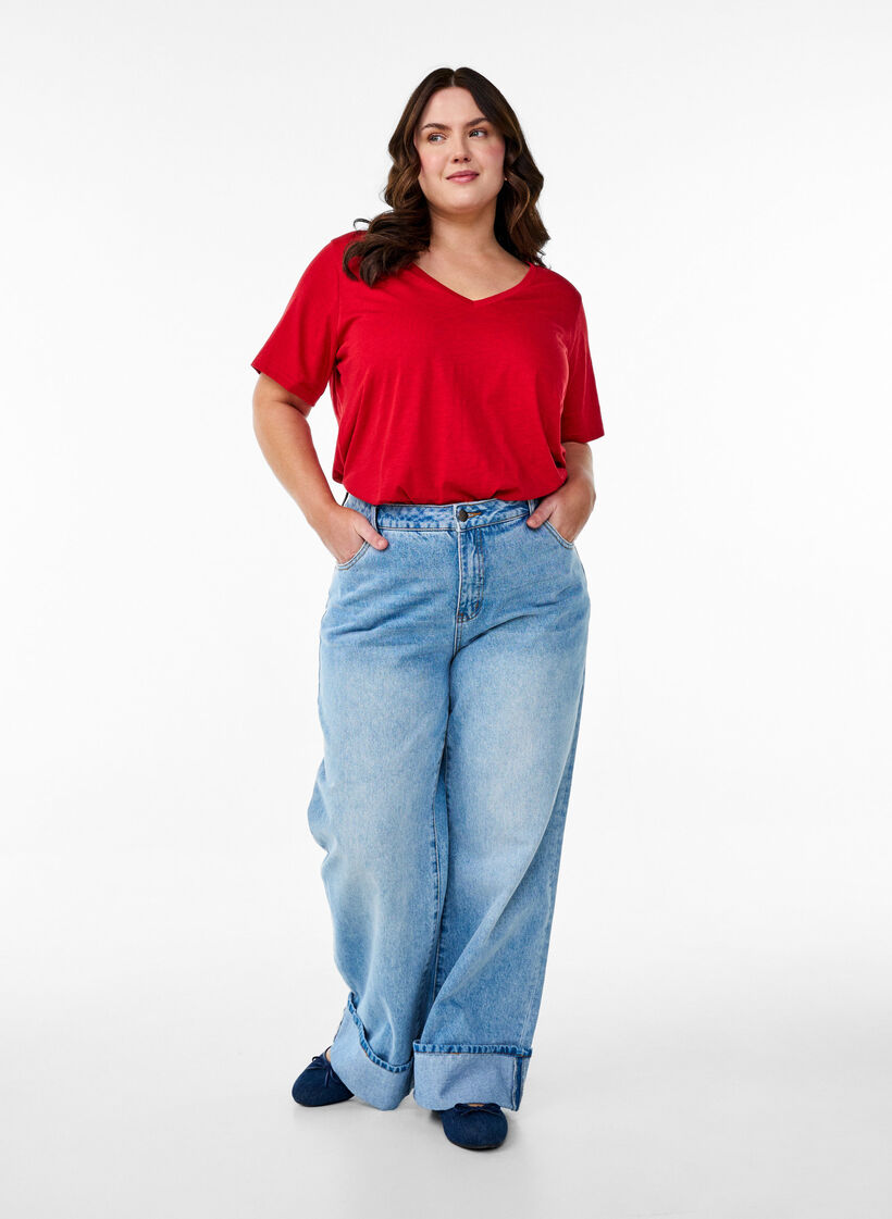 Kurz&auml;rmliges Basic-T-Shirt mit V-Ausschnitt, Rot, Model image number 1