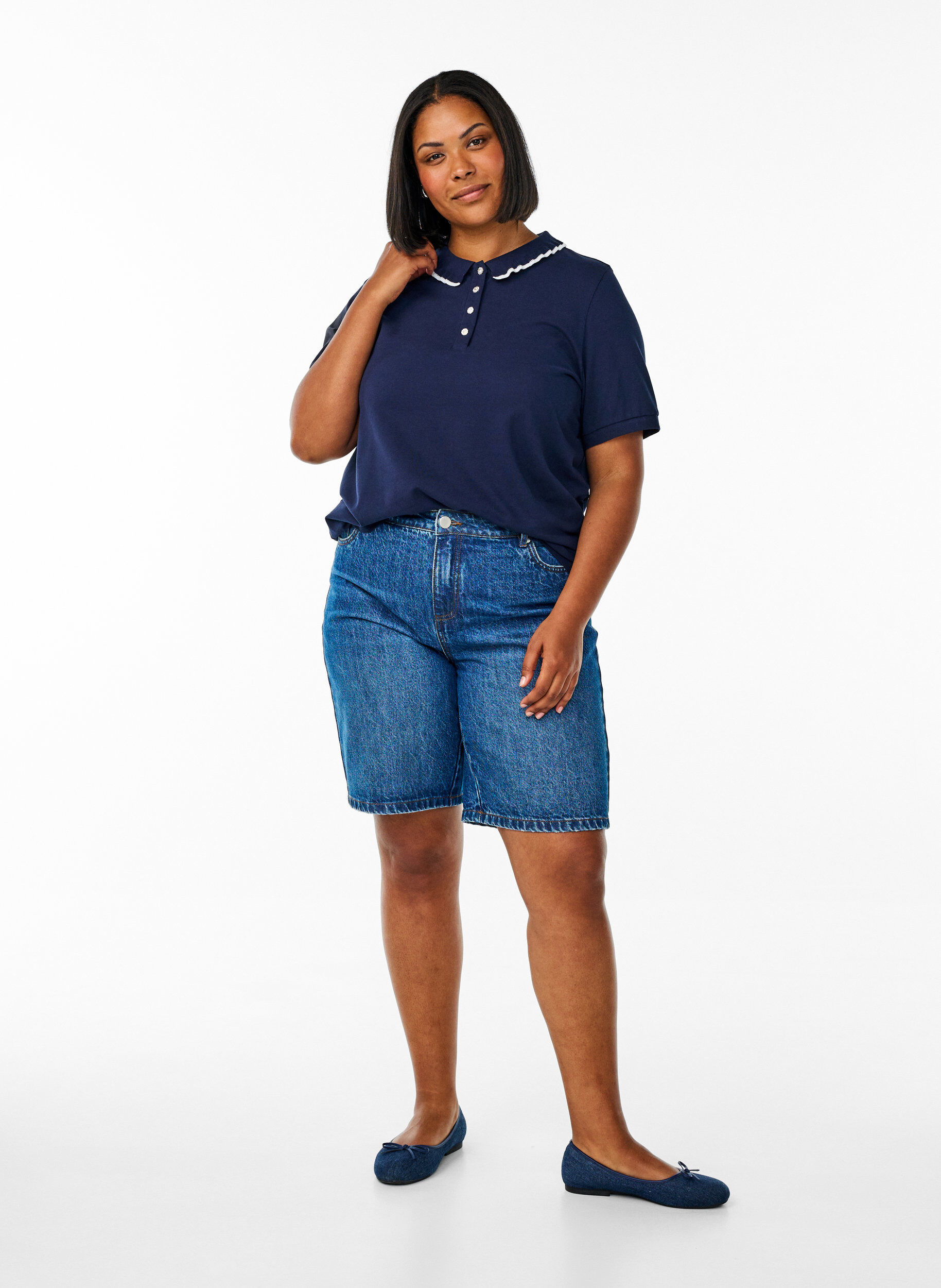 ZizziPoloshirt mit Strasssteinen und R&uuml;schendetails, Blau, Model image number 1