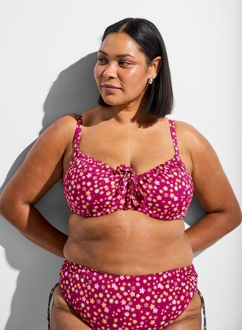 Bikini Top mit B&uuml;gel und Tr&auml;gern zum Binden, Rot, Model image number 0