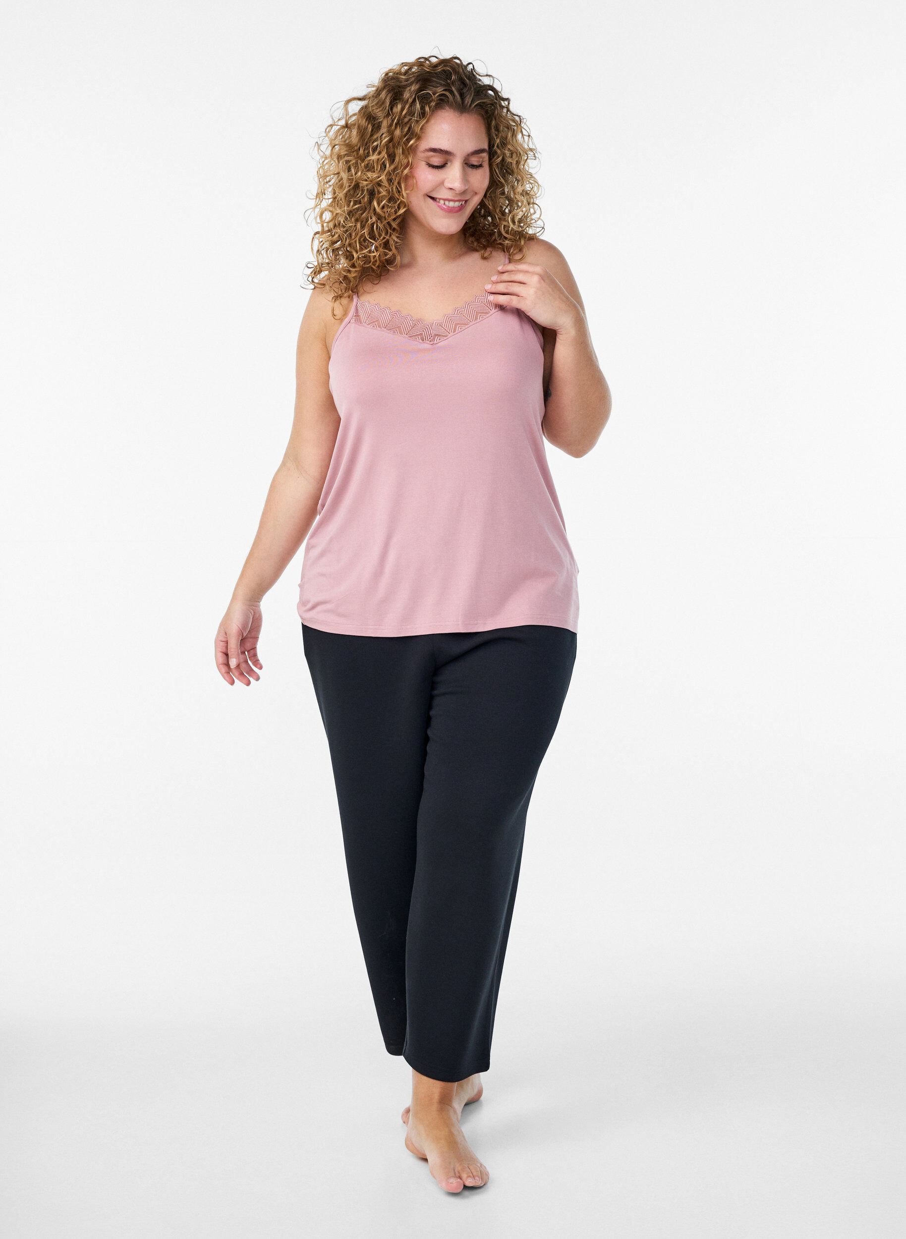 ZizziTop mit Spitzendetails und Spaghettitr&auml;gern, 1342, Model image number 1