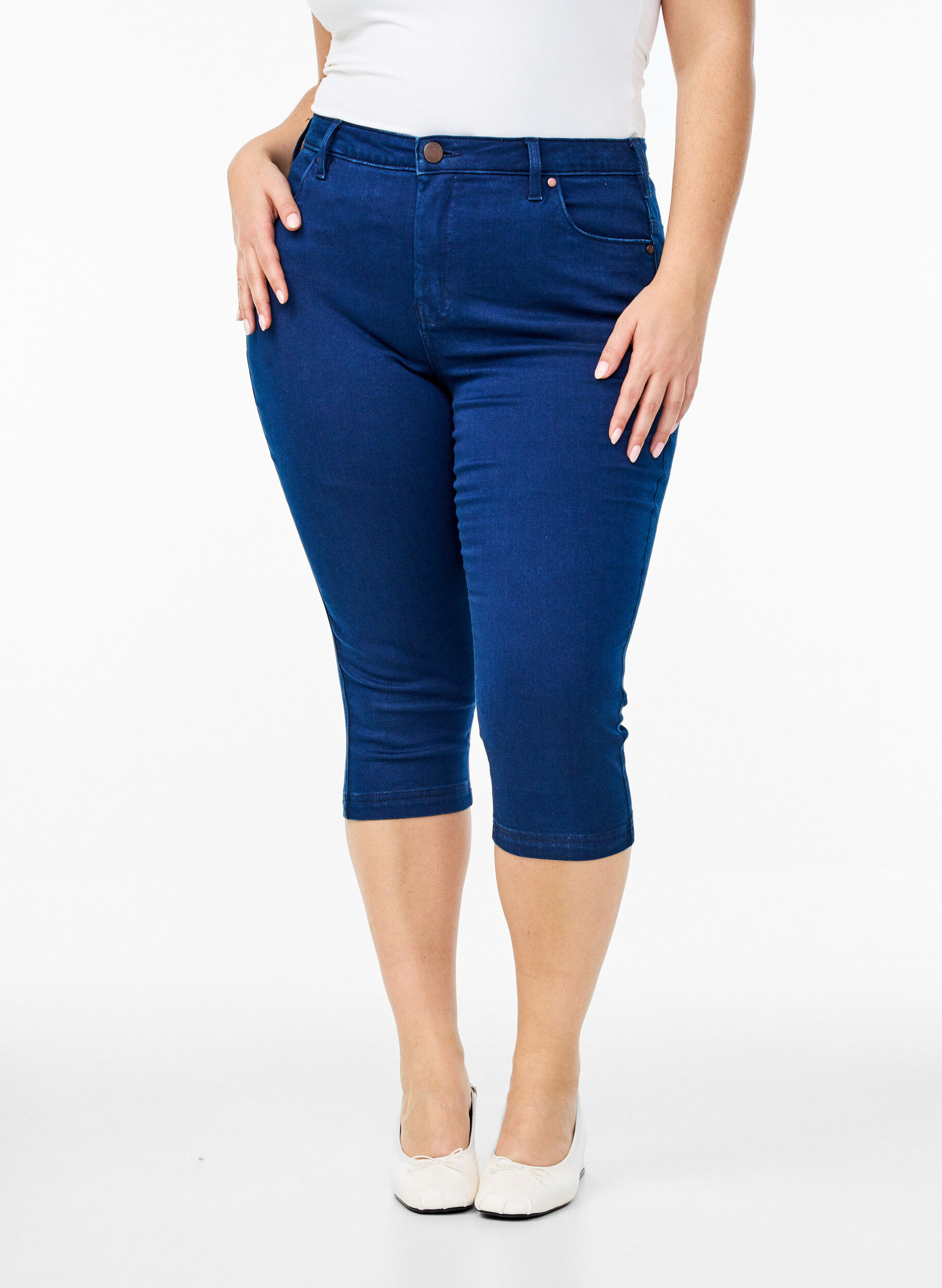 ZizziAmy Caprijeans mit hohem Taille und Super Slim Fit, Blau, Packshot image number 2