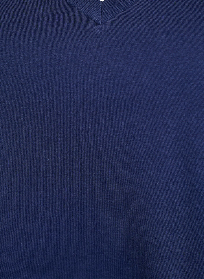 Einfaches T-Shirt aus Baumwolle mit V-Ausschnitt., Blau, Packshot image number 2