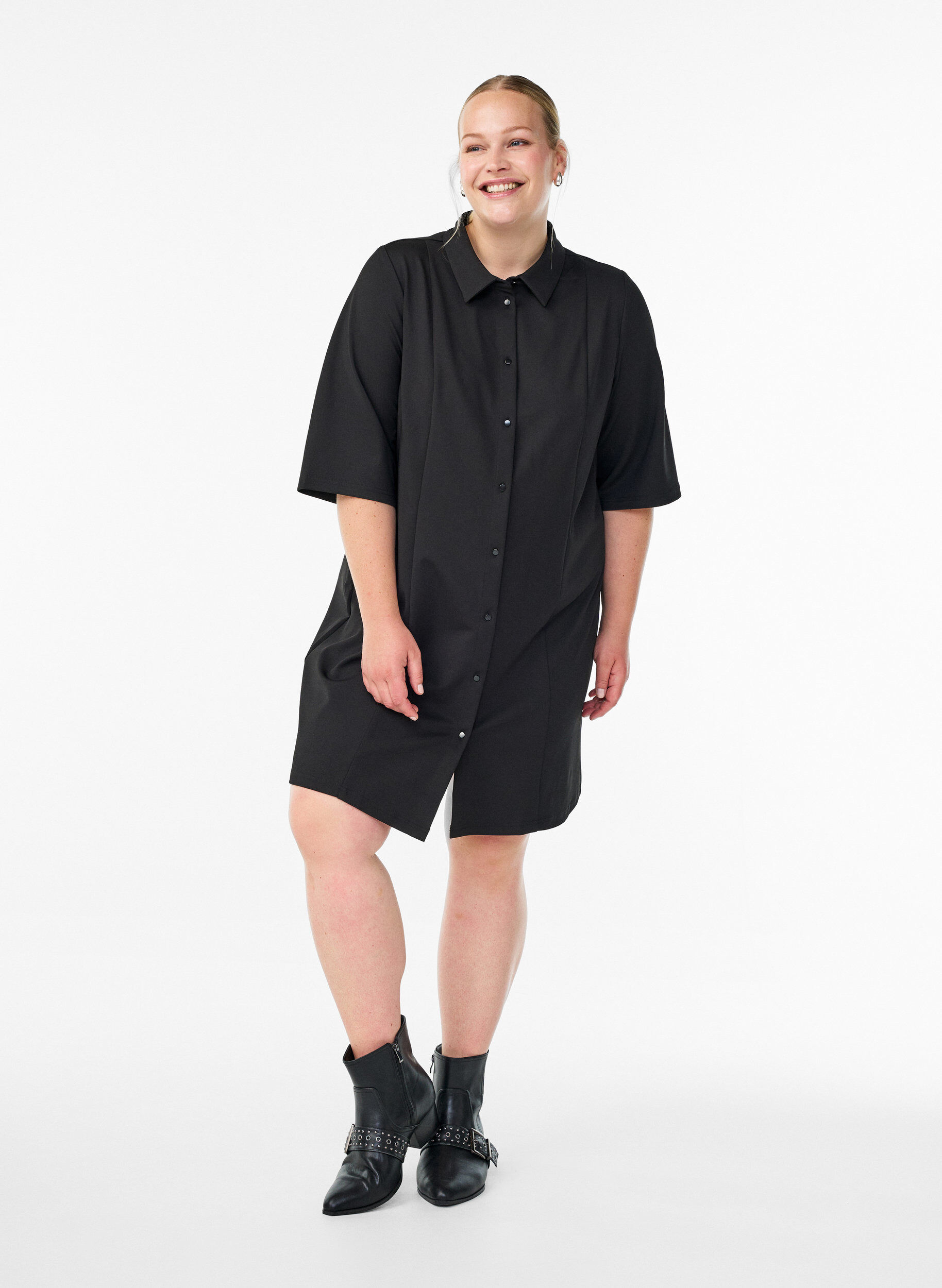 ZizziKurzes Hemdblusenkleid aus Baumwolle mit 3/4-&Auml;rmeln, Schwarz, Model image number 1