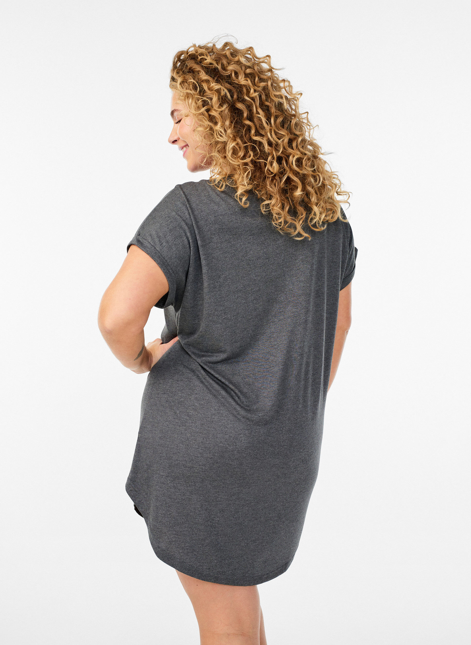 ZizziKurz&auml;rmliges Nachthemd mit Textdruck, Schwarz, Model image number 2