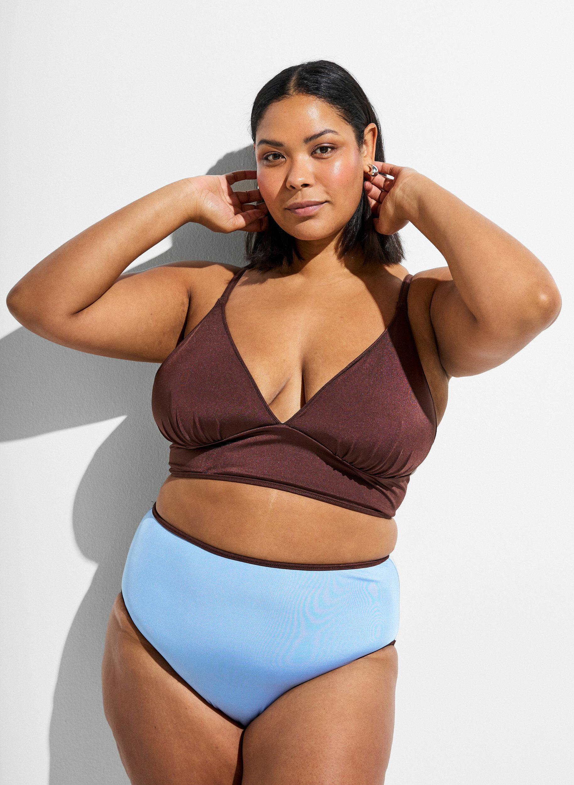 Wende-Bikinihose mit normaler Taillenh&ouml;he, Braun, Model