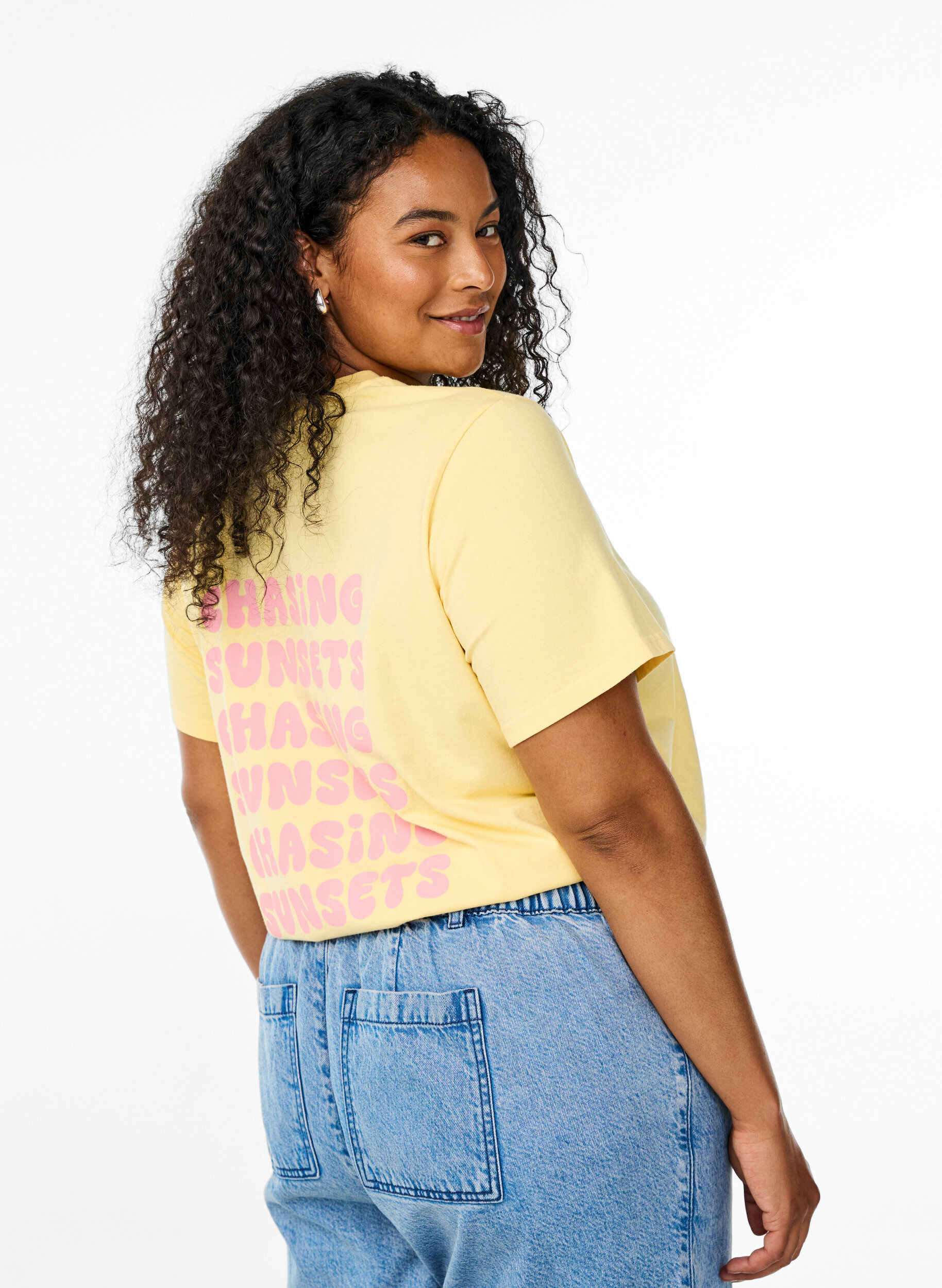 ZizziT-Shirt aus Bio-Baumwolle mit R&uuml;ckenprint, Gelb, Model image number 2