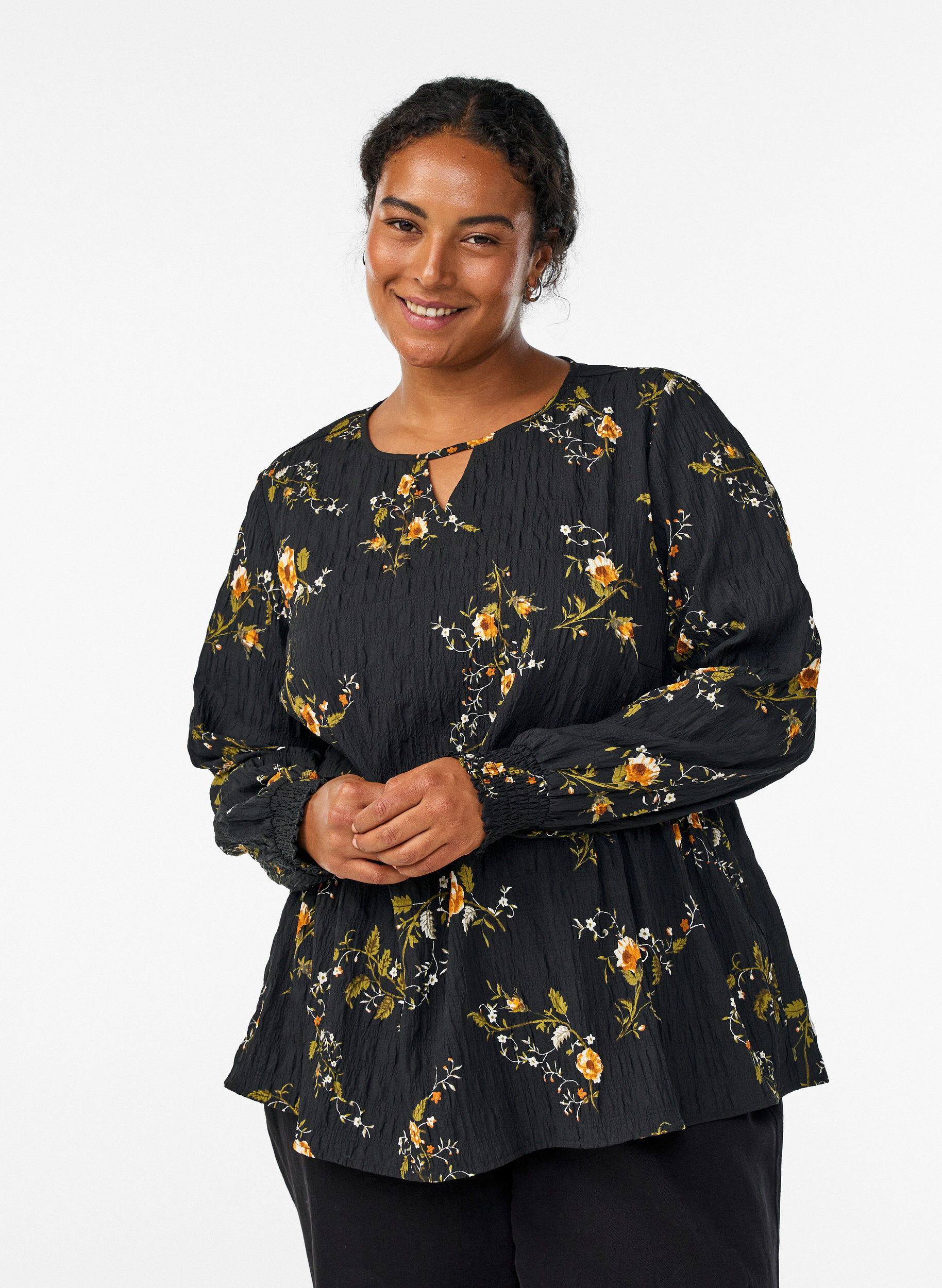 ZizziLang&auml;rmelige Bluse mit gebl&uuml;mtem Muster, Schwarz, Model image number 0