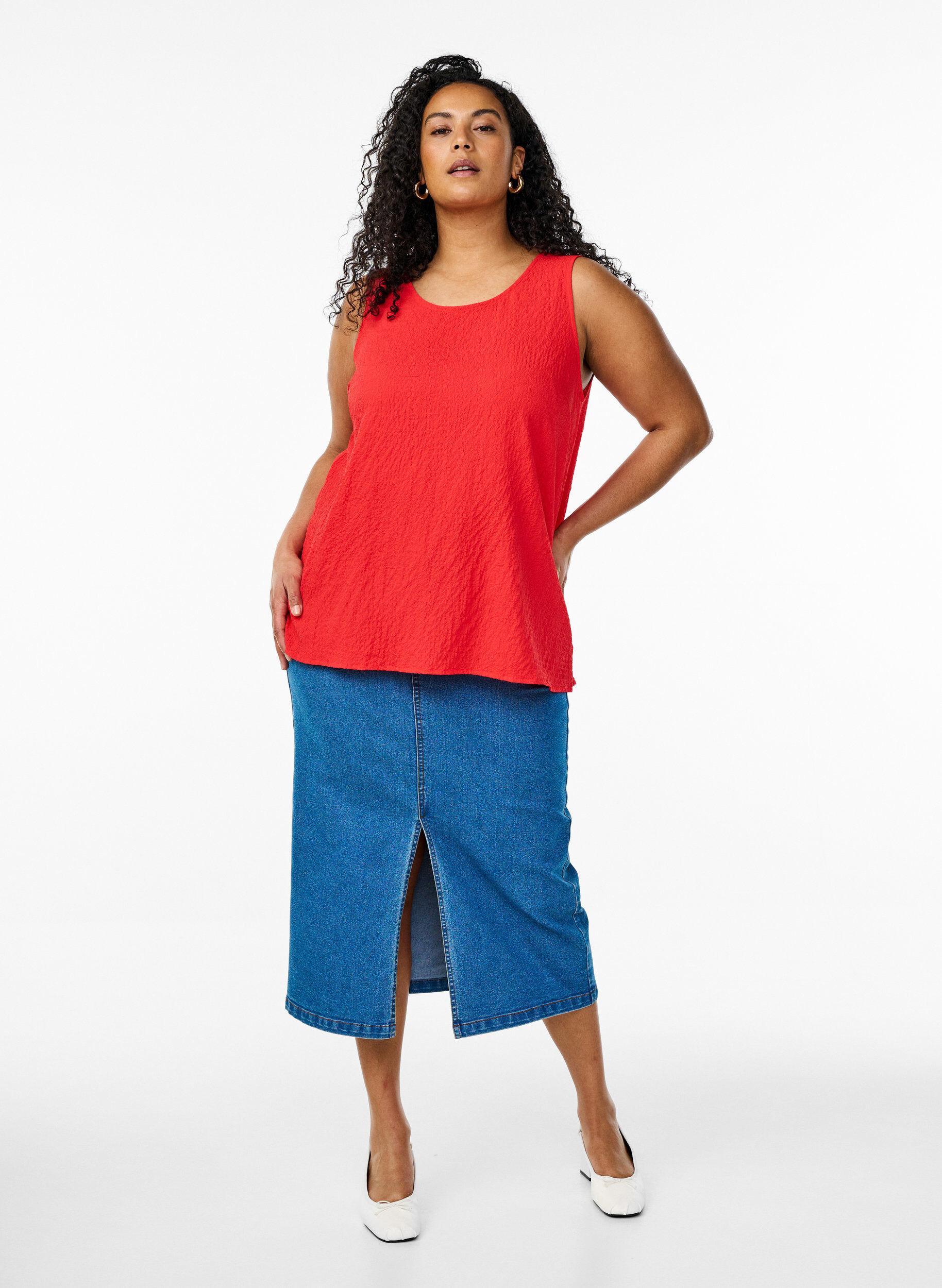 Zizzi&Auml;rmelloses Top mit Struktur, Rot, Model image number 1