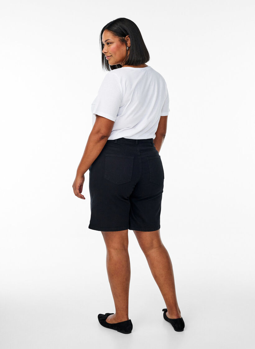 FLASH - Locker sitzende Jeansshorts mit hoher Taille, Schwarz, Model image number 2