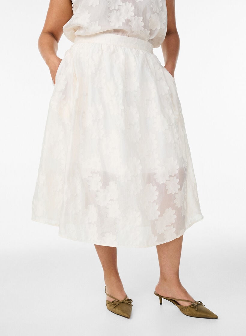 Gebl&uuml;mter Midi-Rock aus Jacquard, Vanille, Model