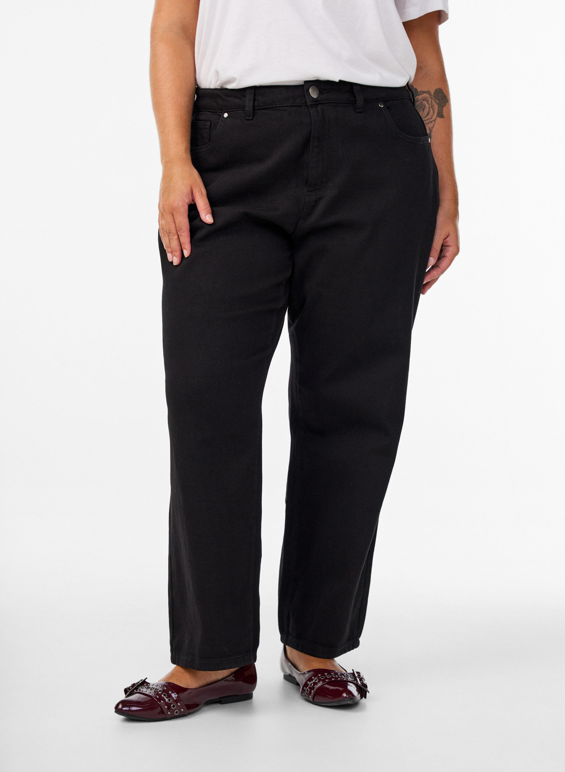 ZizziWeite Jeans mit verk&uuml;rzter L&auml;nge, Schwarz, Model image number 2