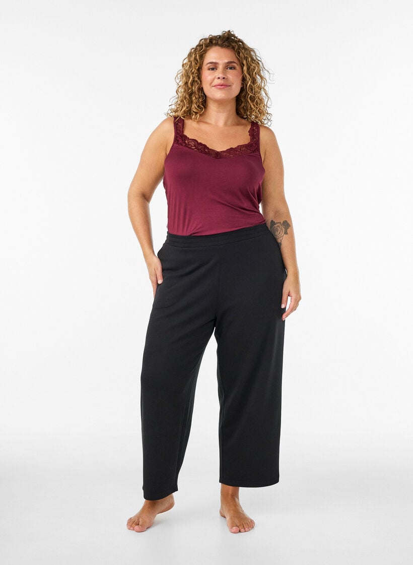 Top aus Viskose mit Spitze, Rot, Model image number 1