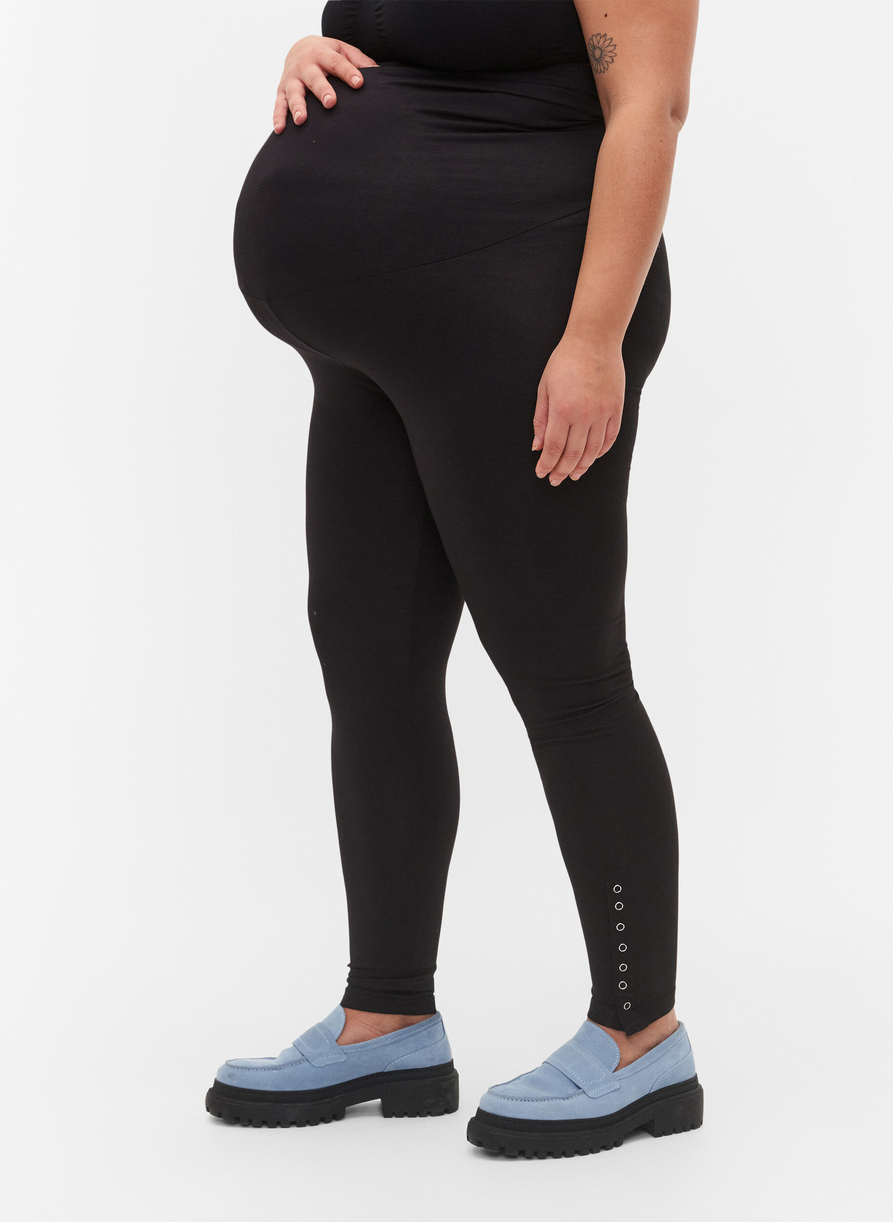 ZizziSchwangerschaftsleggings aus Viskose mit Kn&ouml;pfen, Black, Model image number 3