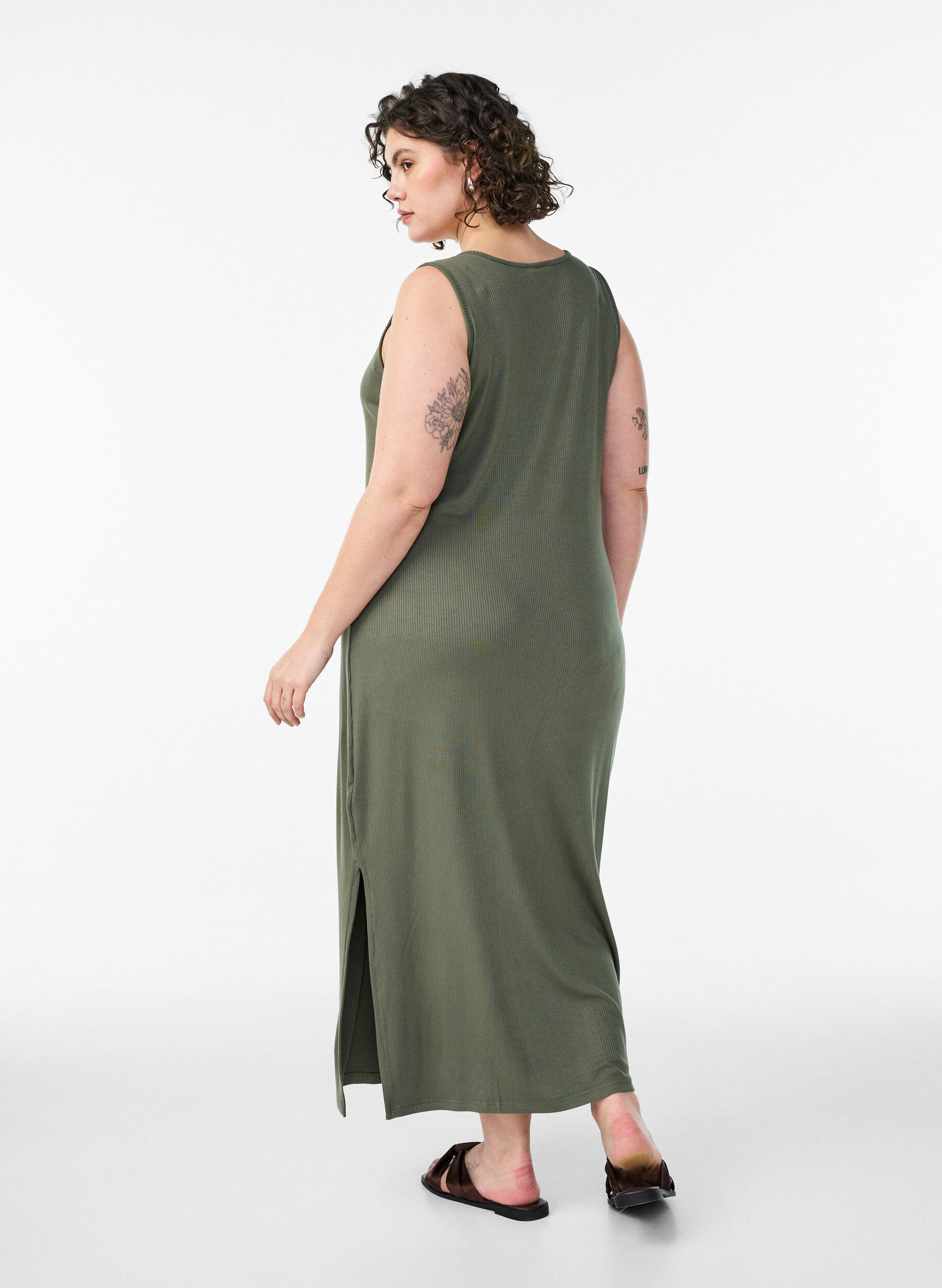 Zizzi&Auml;rmelloses geripptes Kleid aus Viskose, Gr&uuml;n, Model image number 1