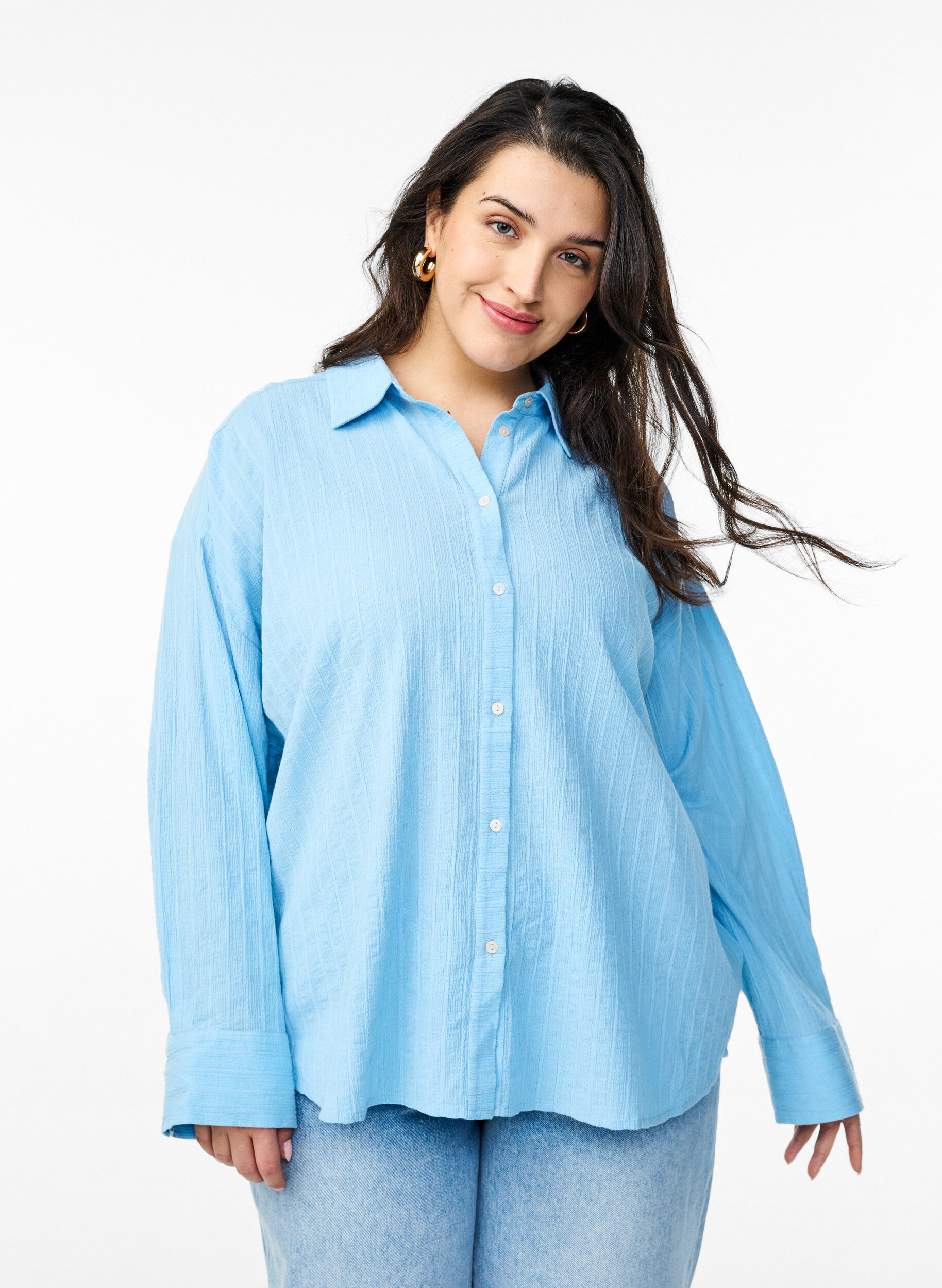Lockere Bluse mit Streifenstruktur und Glitzerfaden, Blau, Model