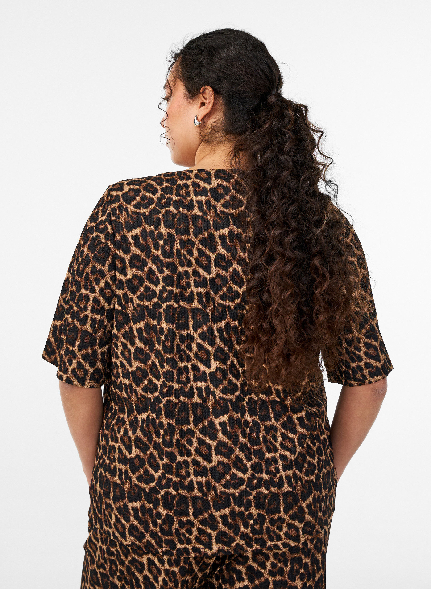 ZizziKurz&auml;rmelige Bluse mit Struktur und Knopfleiste, Schwarz, Model image number 2