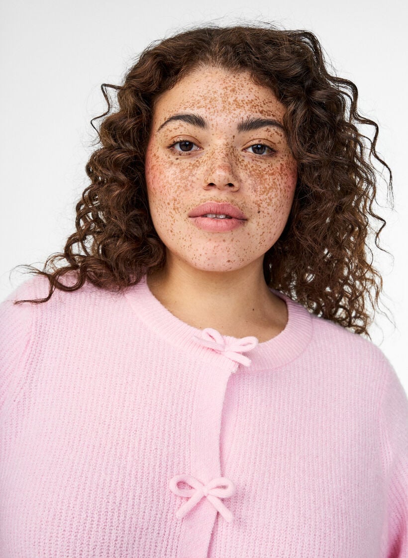 Kurzärmelige Strickjacke mit Schleifen, Pink, Model