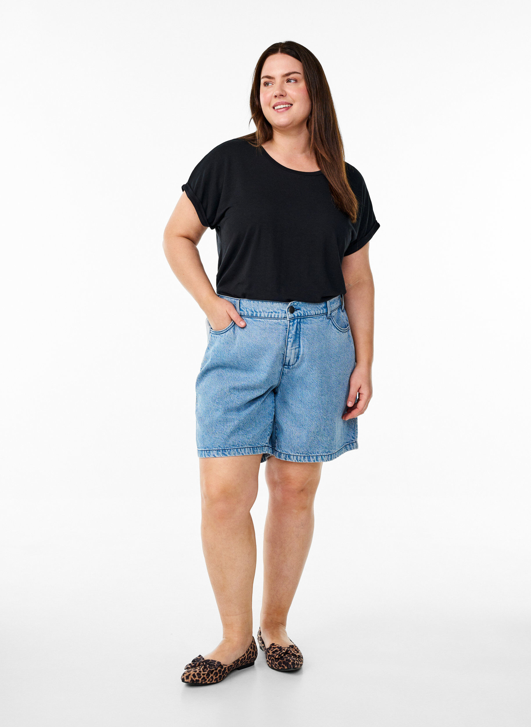 ZizziLockeres T-Shirt mit Rundhalsausschnitt, Schwarz, Model image number 1