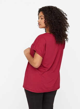 Einfarbiges Trainings-T-Shirt, Beet Red, Model image number 1