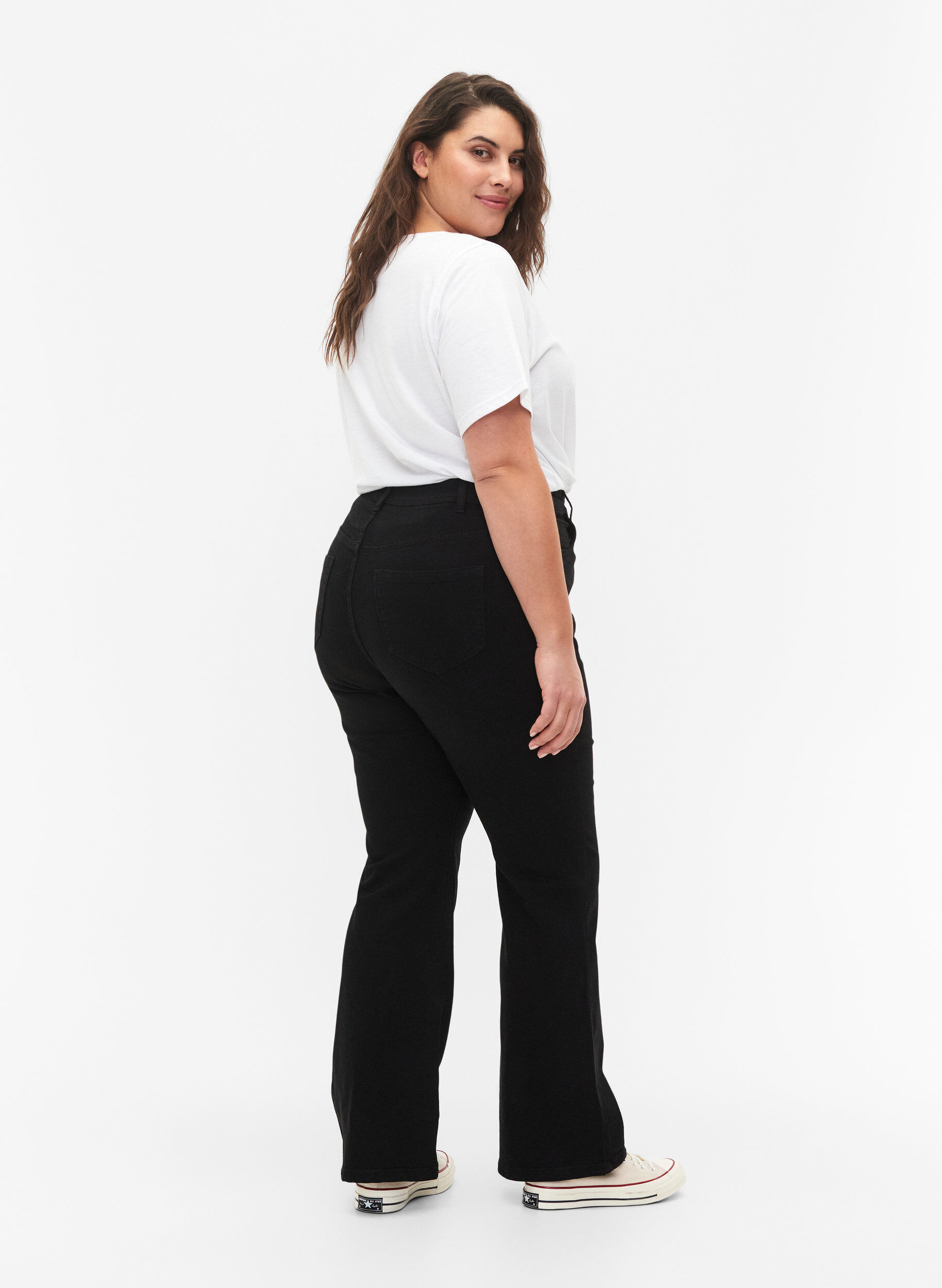 ZizziHoch taillierte Jeans mit Bootcut, Schwarz, Model image number 1