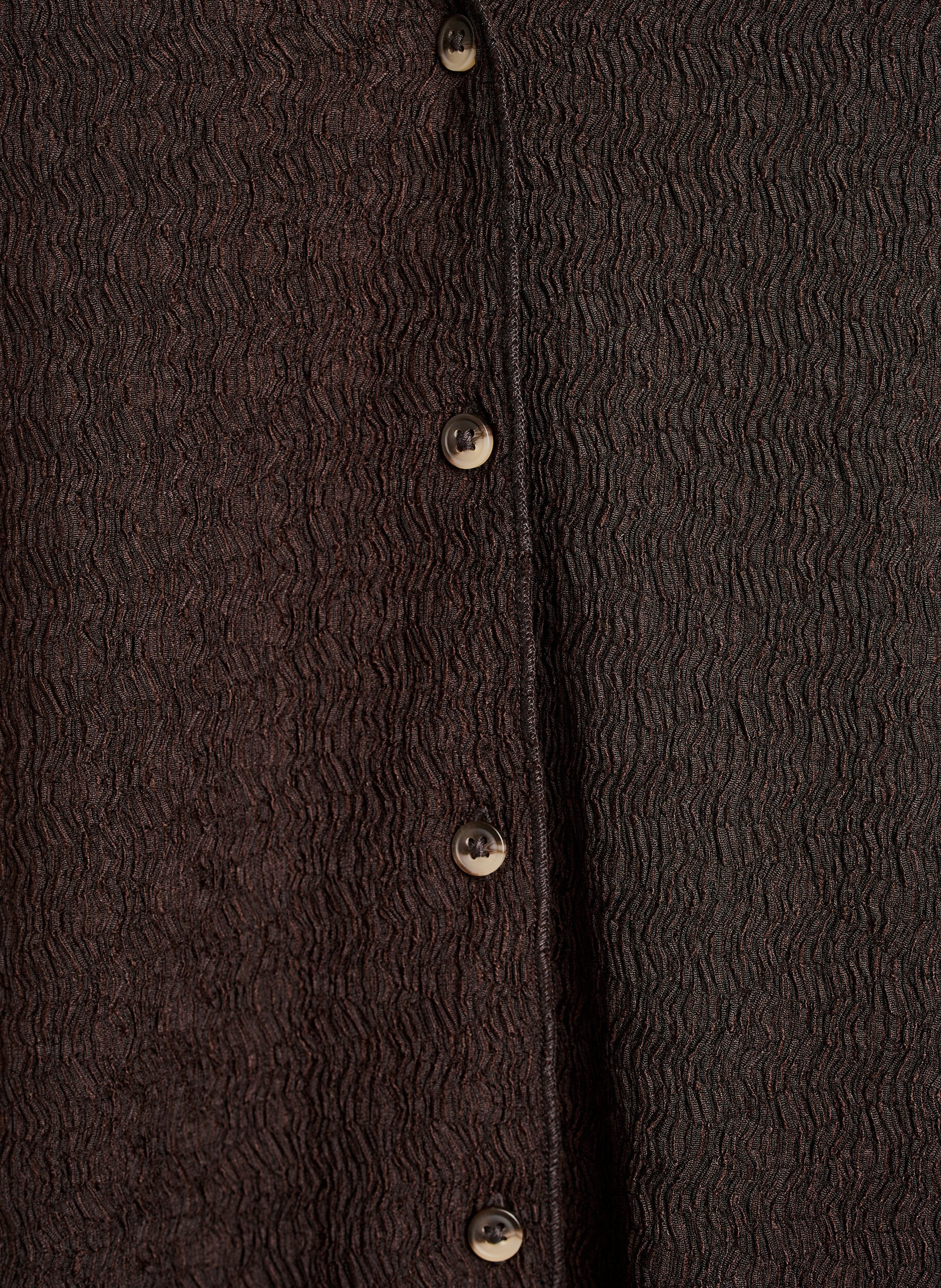Zizzi&Auml;rmelloses Top mit welliger Struktur und Knopfverschluss, Braun, Packshot image number 2