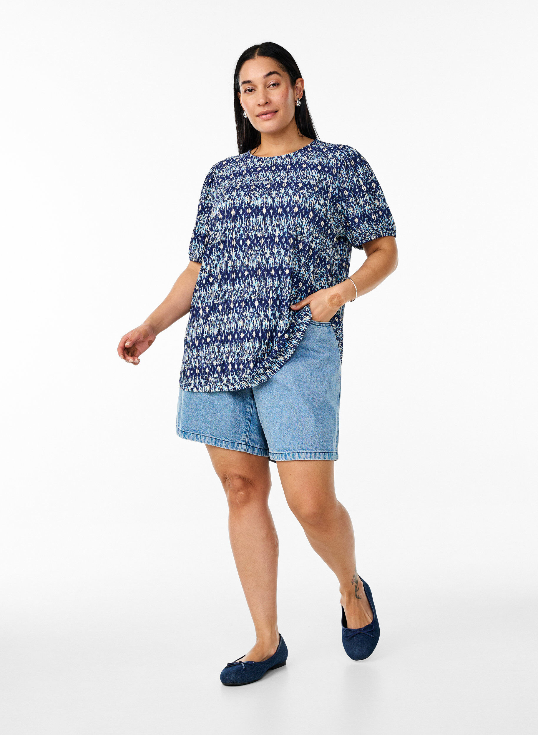 ZizziGemusterte Bluse mit kurzen &Auml;rmeln, Blau, Model image number 1