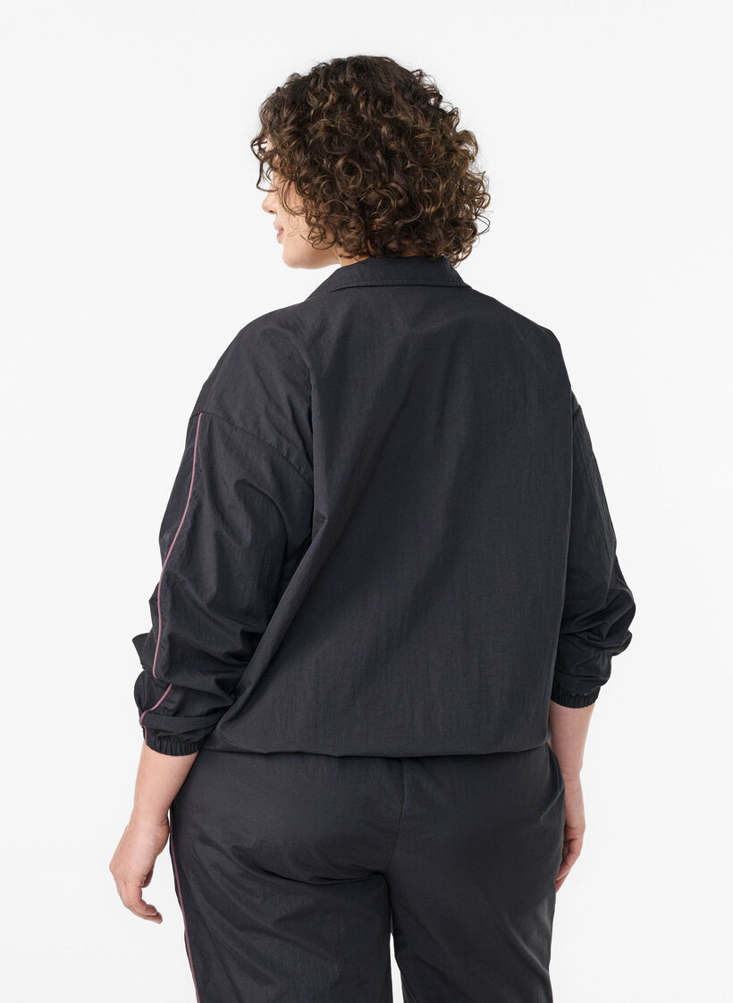 Leichte Jacke mit kontrastfarbenen Paspeln, Schwarz, Model image number 2