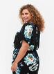 Kurzarm Viskosebluse mit Blumenprint, Black Big Flower, Model image number 1