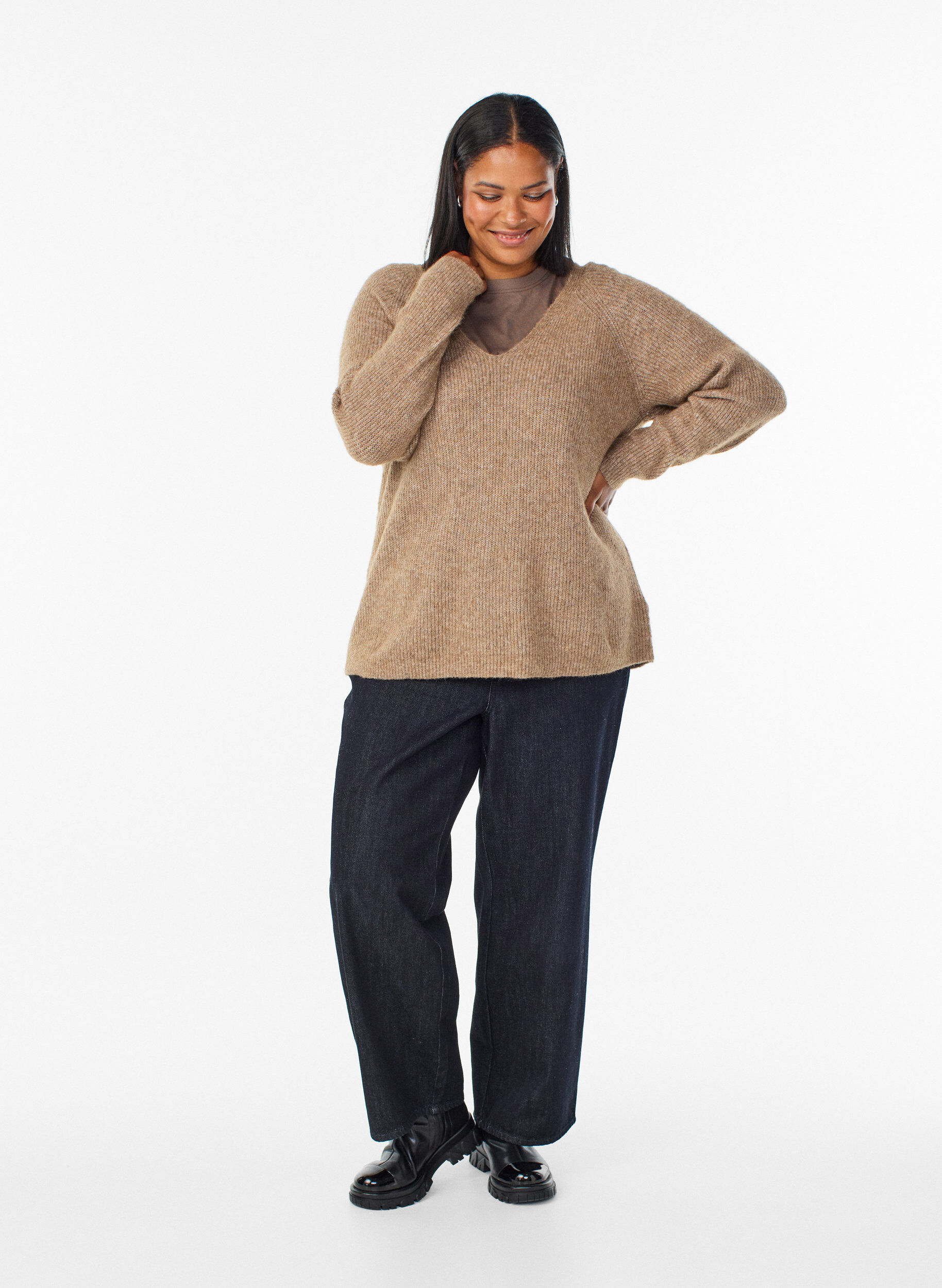 ZizziStrickbluse mit V-Ausschnitt und Raglan&auml;rmeln, Braun, Model image number 1