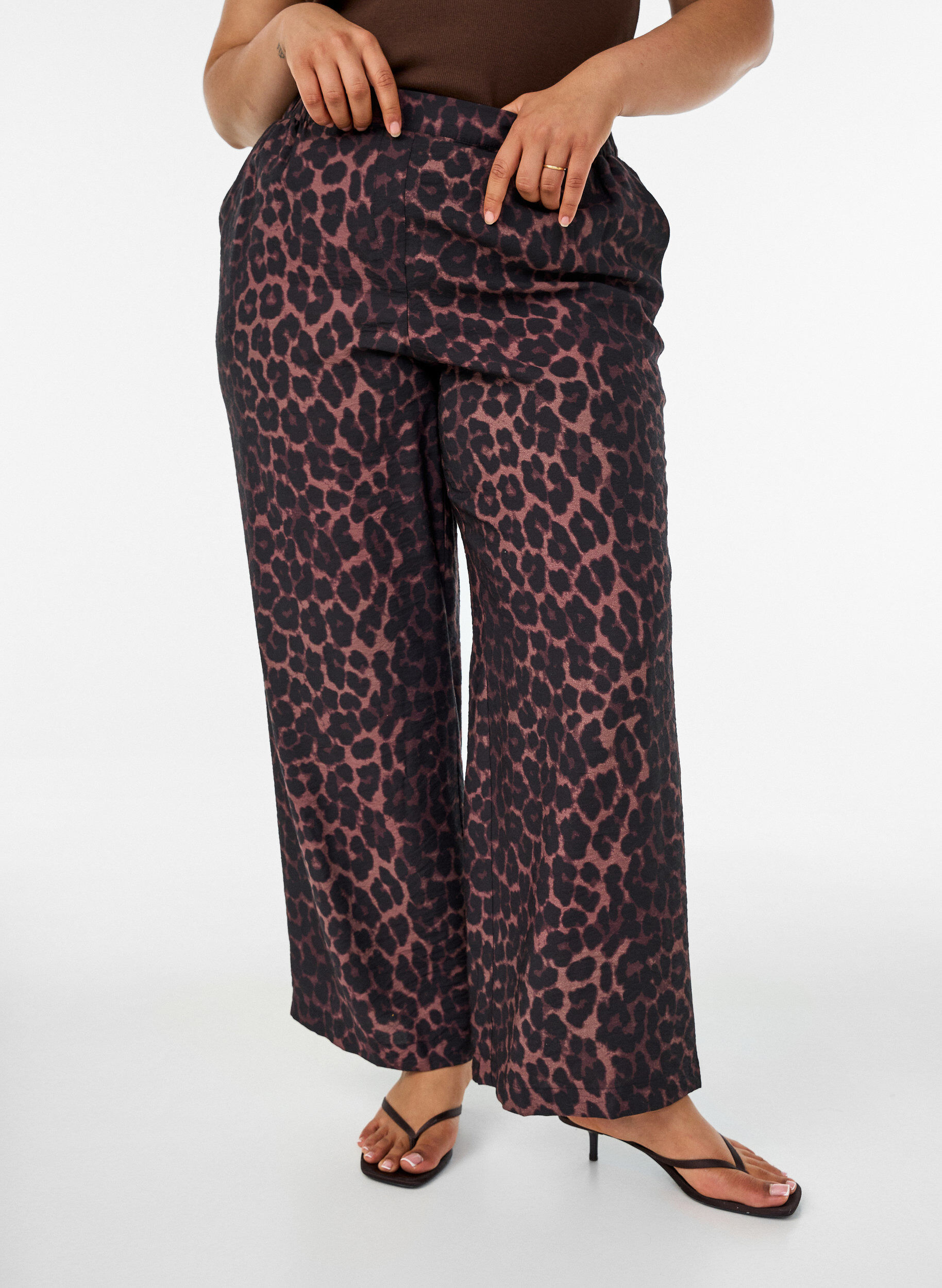 ZizziViskosehose mit elastischem Bund und geraden Beinen, Braun, Model image number 2