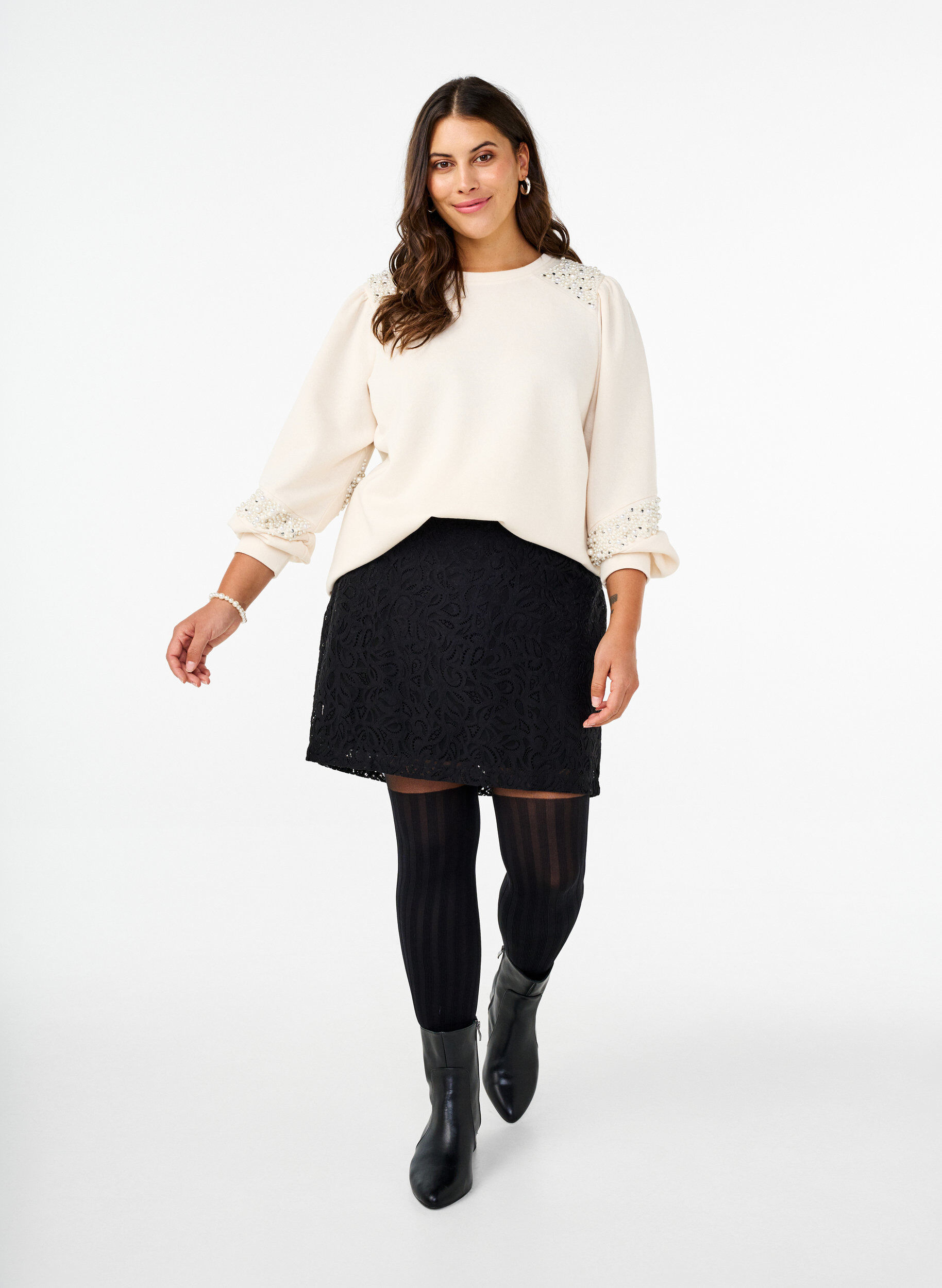 ZizziSweatshirt mit Perlendetails, Buttercream, Model image number 3