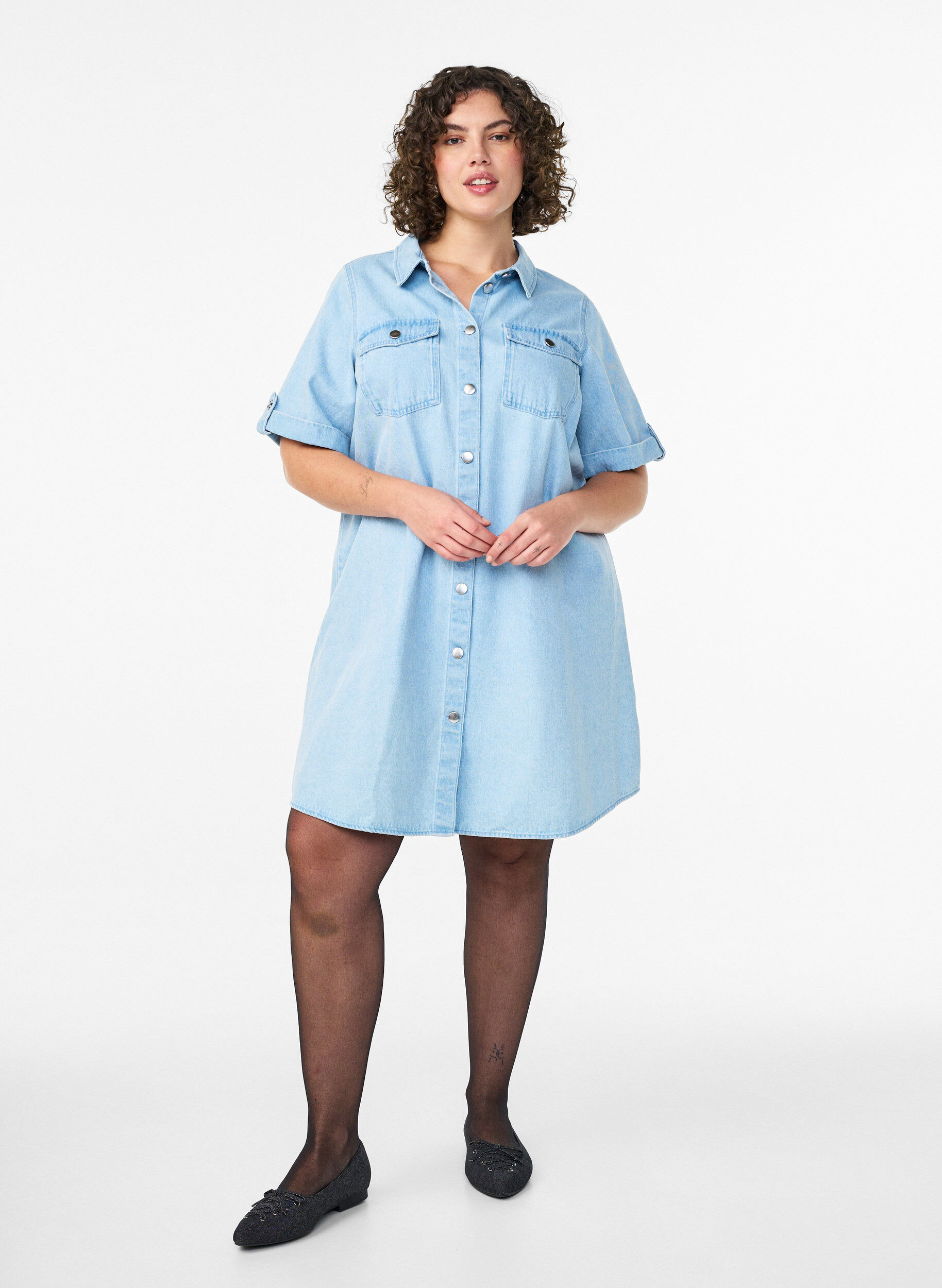 ZizziDenimkleid mit kurzen &Auml;rmeln und Kn&ouml;pfen, Blau, Model image number 1