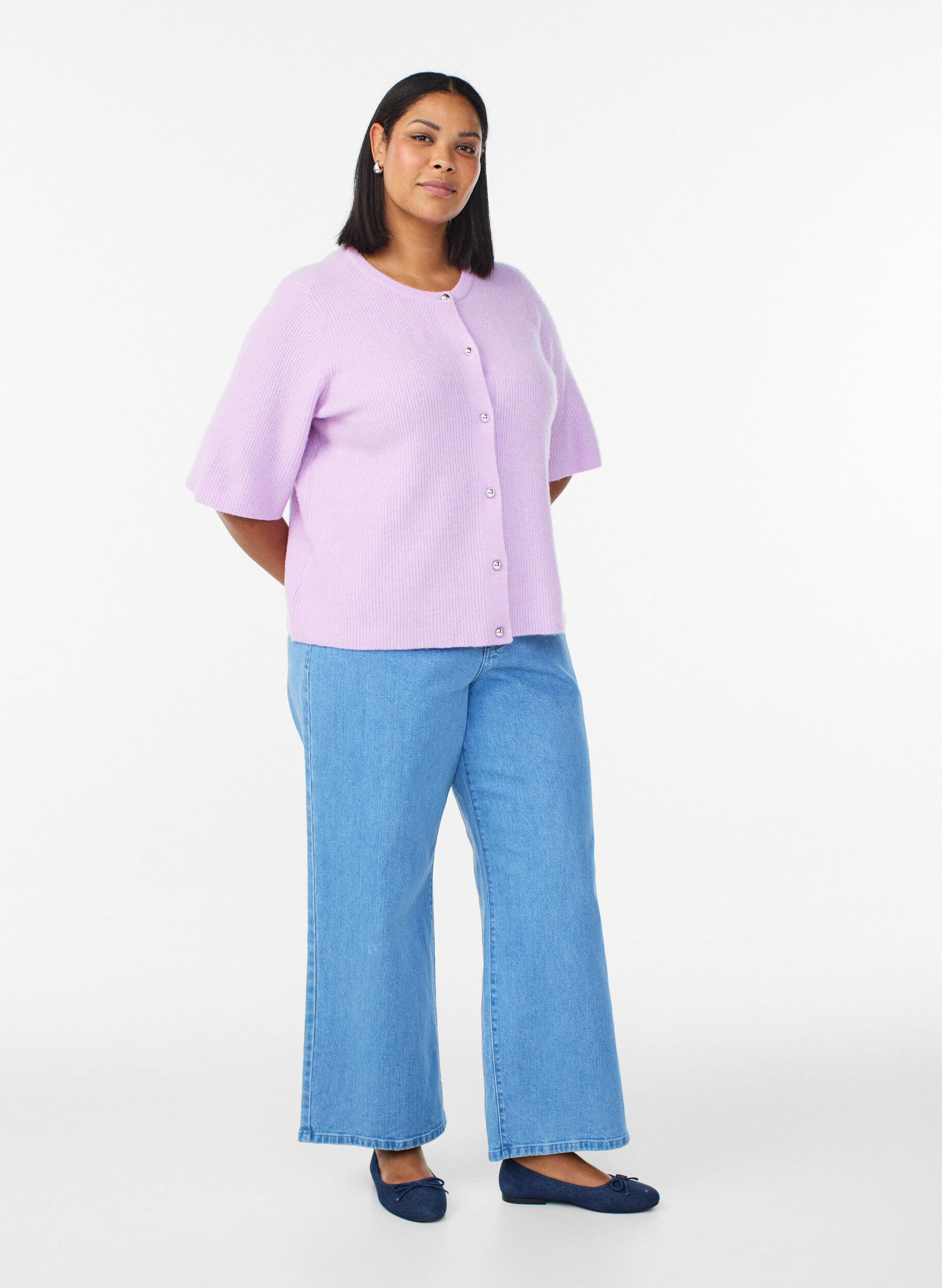 ZizziKurz&auml;rmelige Strickjacke mit gl&auml;nzenden Kugelkn&ouml;pfen, lila, Model image number 1