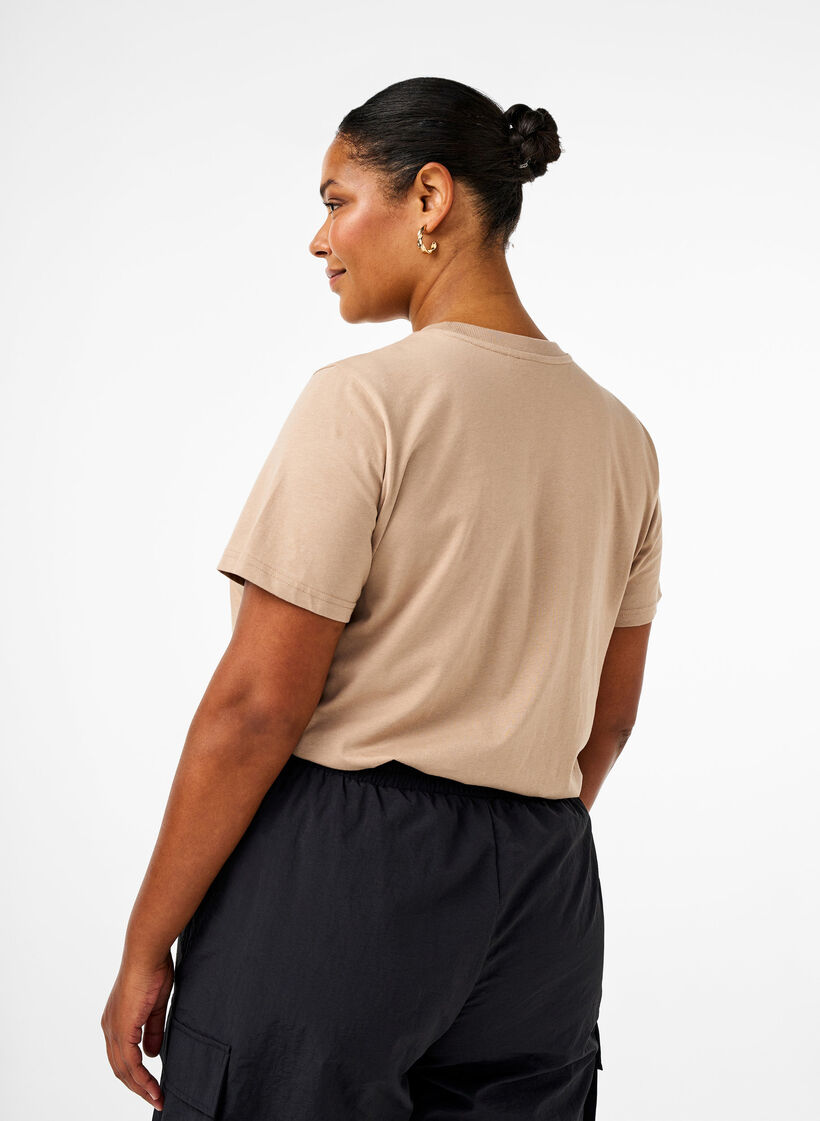 Basic-T-Shirt aus Baumwolle mit Rundhalsausschnitt, Beige, Model image number 2