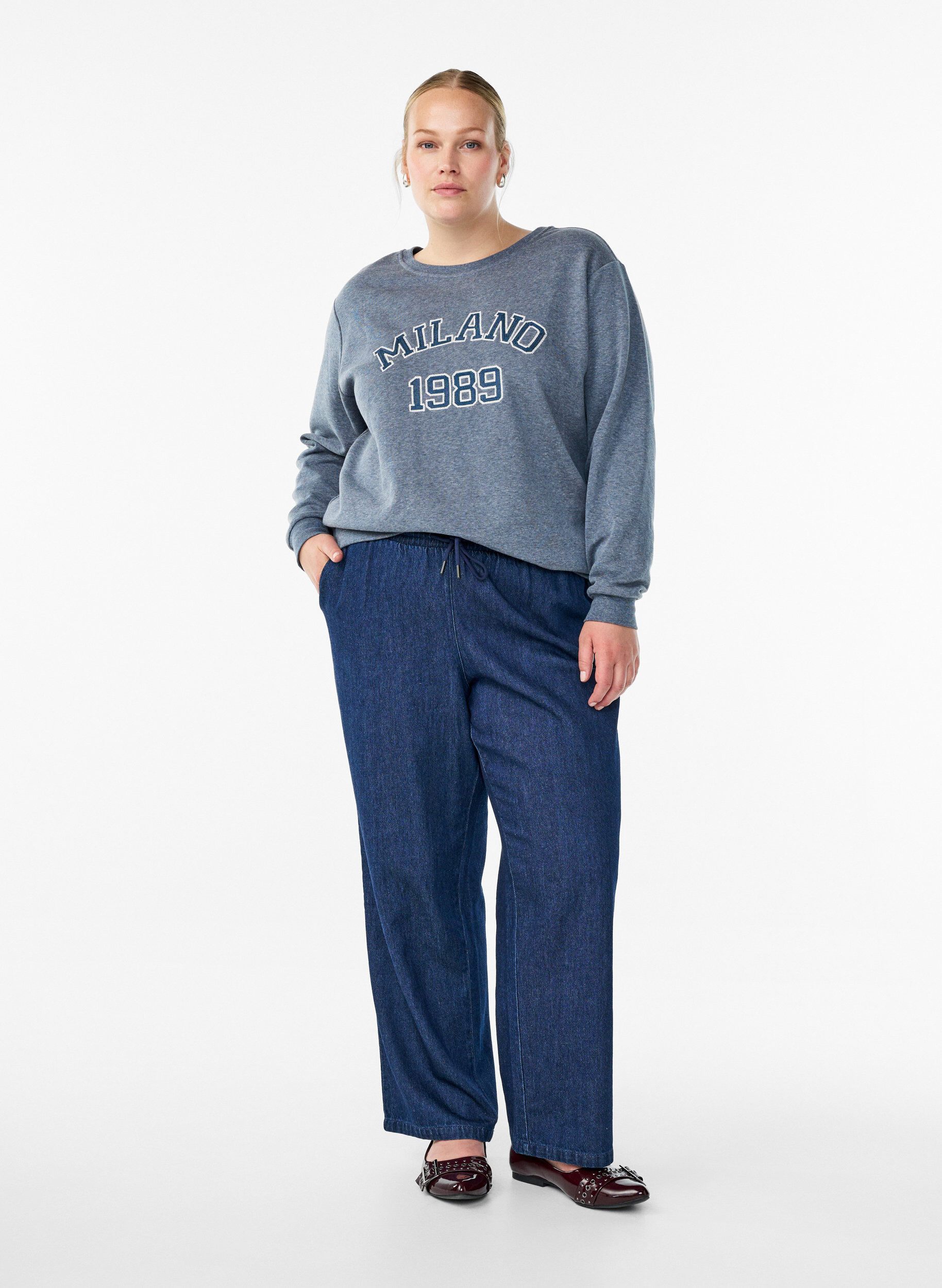 ZizziSweatshirt mit aufgesticktem Mailand-Motiv, Grau, Model image number 1