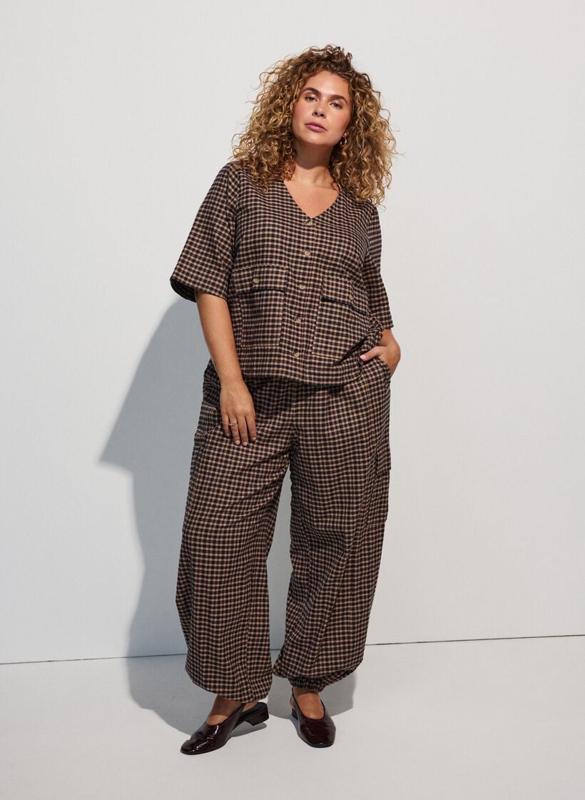 L&auml;ssiger karierter Gesamtlook, , Model
