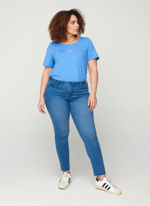 Slim Fit Emily Jeans mit normaler Taillenhöhe, Blue denim, Model image number 1