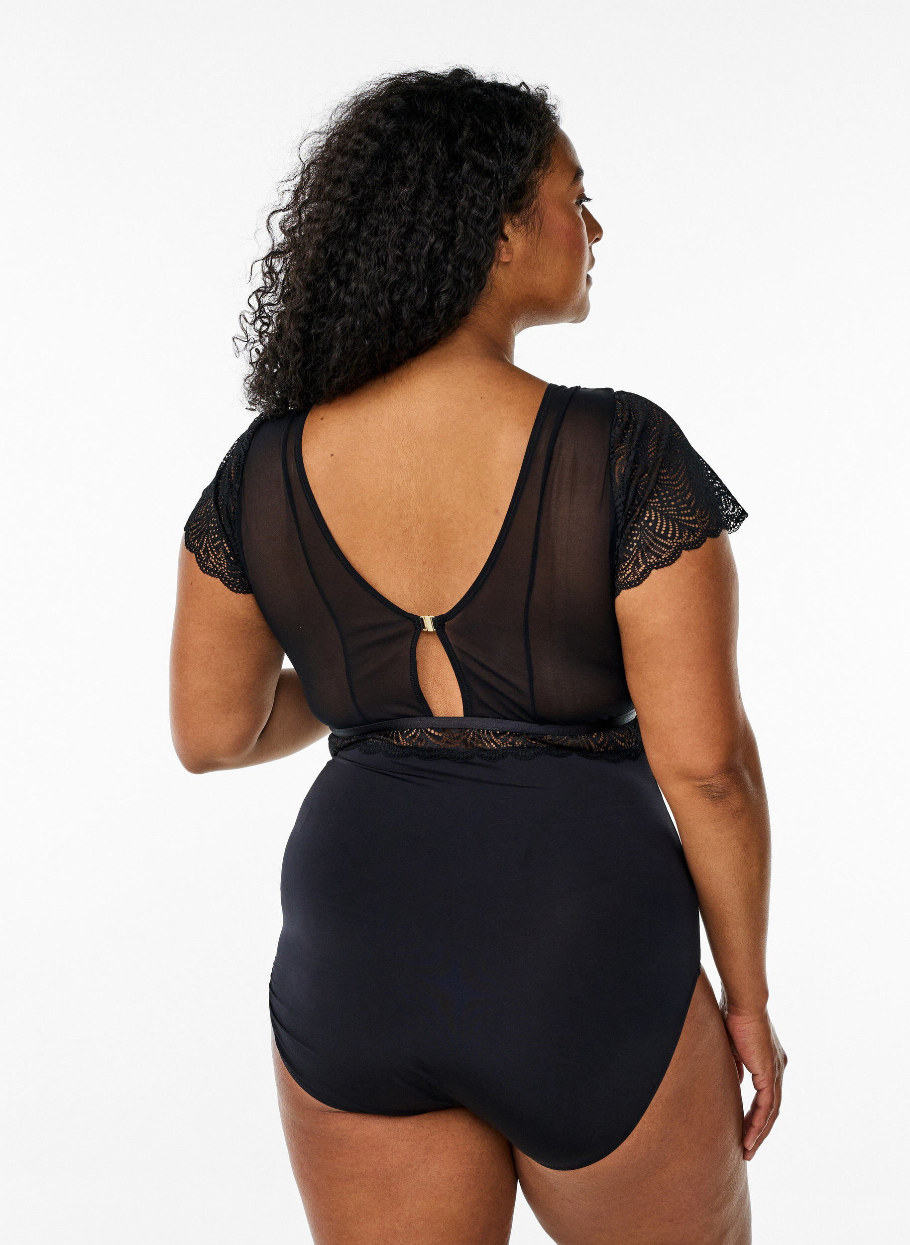 ZizziBody aus Spitze mit kurzen &Auml;rmeln, Schwarz, Model image number 1