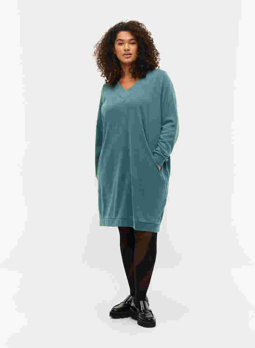 Pulloverkleid mit V-Ausschnitt, Sea Pine, Model image number 2